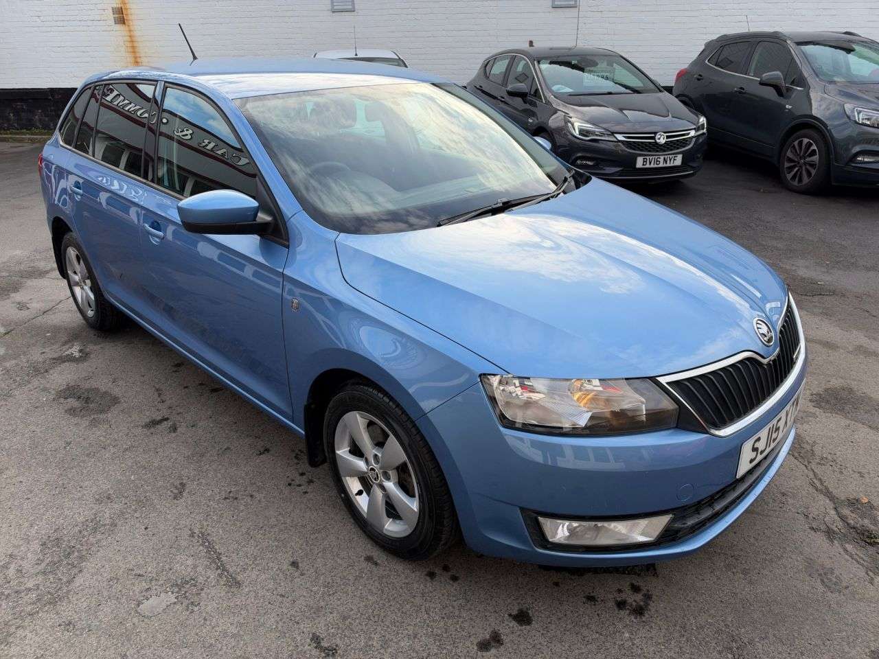 A 2015 SKODA RAPID 1.6 TDI GreenLine Hatchback 5dr Diesel Manual Euro 5 (s/s) (90 ps) FSH 6 St A 2015 SKODA RAPID 1.6 TDI GreenLine Hatchback 5dr Diesel Manual Euro 5 (s/s) (90 ps) FSH 6 St