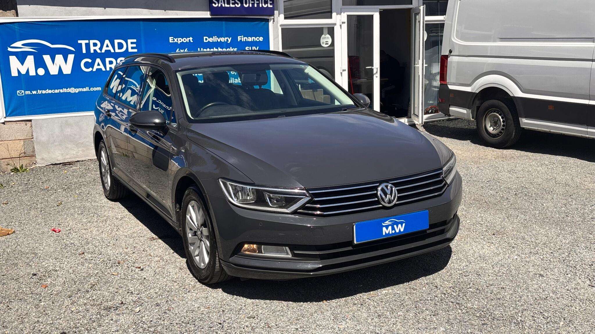 A 2015 VOLKSWAGEN PASSAT 2.0 TDI BlueMotion Tech S Euro 6 (s/s) 5dr A 2015 VOLKSWAGEN PASSAT 2.0 TDI BlueMotion Tech S Euro 6 (s/s) 5dr