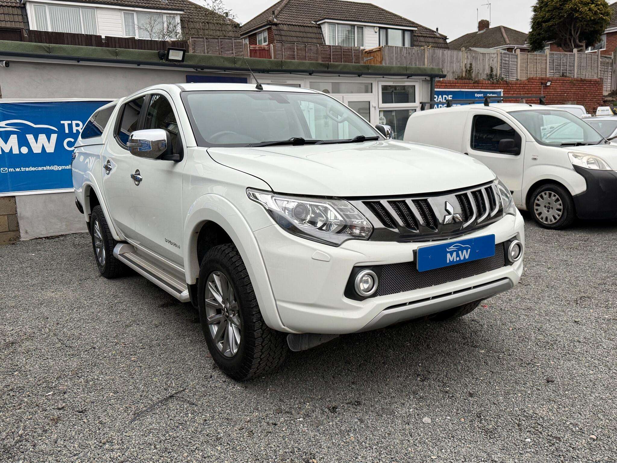 A 2017 MITSUBISHI L200 2.4 DI-D DC Barbarian 4WD Euro 6 4dr A 2017 MITSUBISHI L200 2.4 DI-D DC Barbarian 4WD Euro 6 4dr