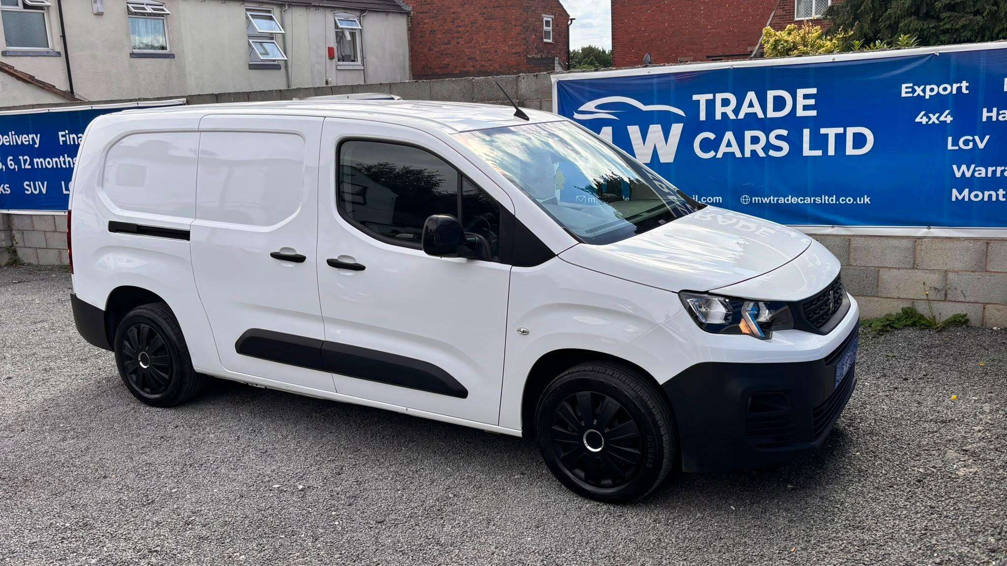 A 2022 PEUGEOT PARTNER 1.5 BlueHDi 850 Professional Premium Long Crew Van LWB Euro 6 6dr A 2022 PEUGEOT PARTNER 1.5 BlueHDi 850 Professional Premium Long Crew Van LWB Euro 6 6dr