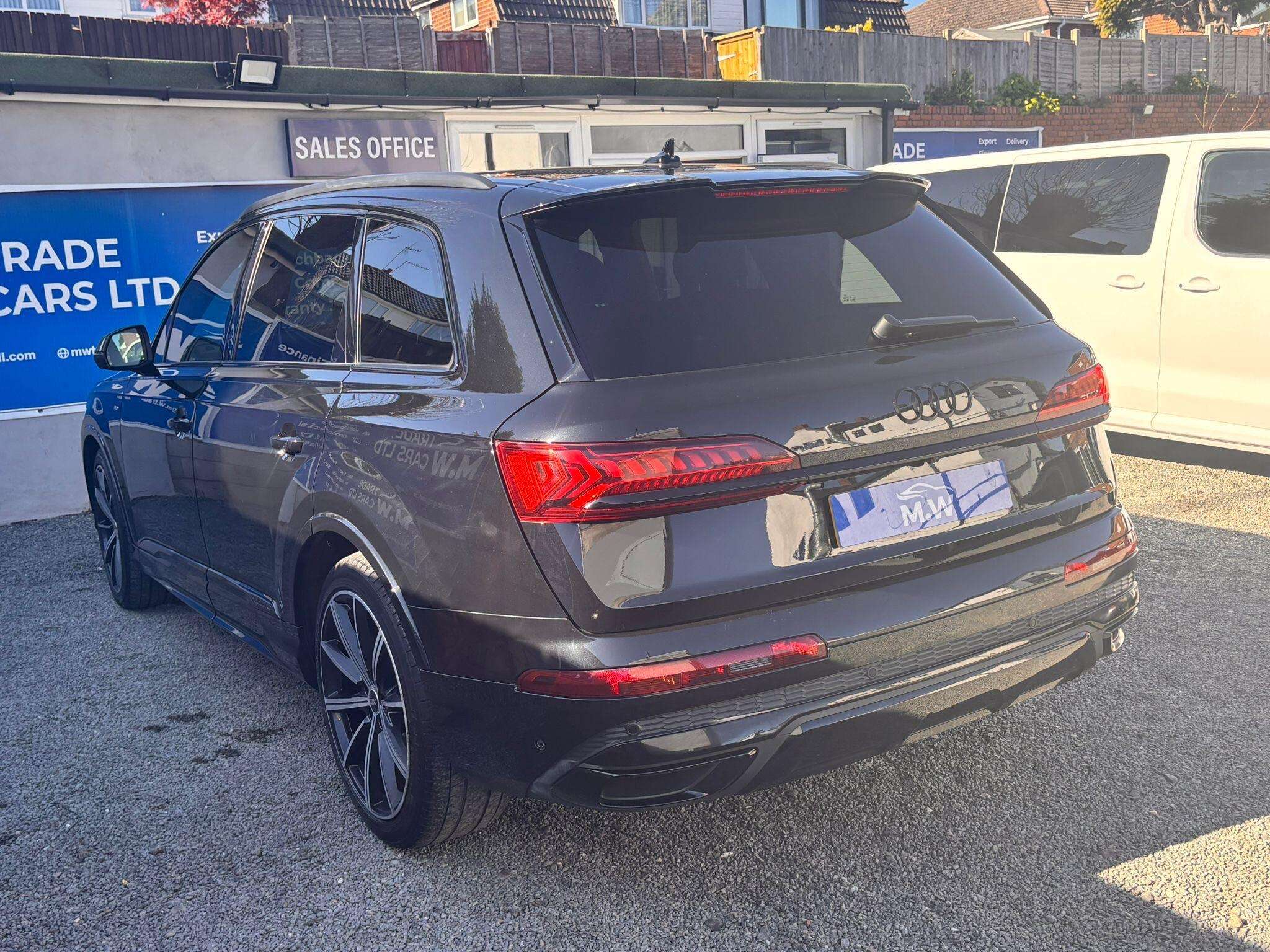 A 2022 AUDI Q7 3.0 TDI V6 45 Black Edition Tiptronic quattro Euro 6 (s/s) 5dr A 2022 AUDI Q7 3.0 TDI V6 45 Black Edition Tiptronic quattro Euro 6 (s/s) 5dr