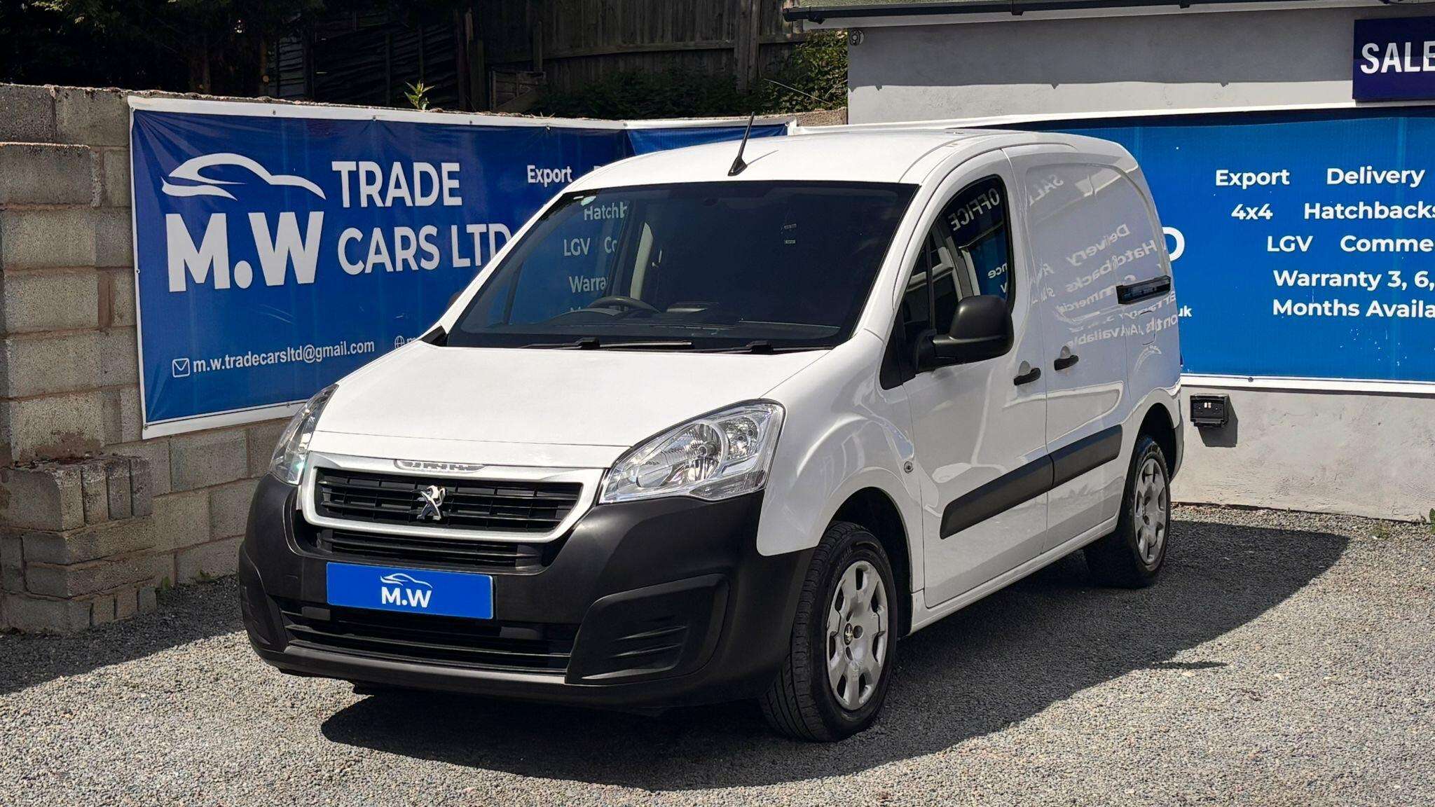 A 2017 PEUGEOT PARTNER 1.6 BlueHDi 854 Professional L1 5dr A 2017 PEUGEOT PARTNER 1.6 BlueHDi 854 Professional L1 5dr