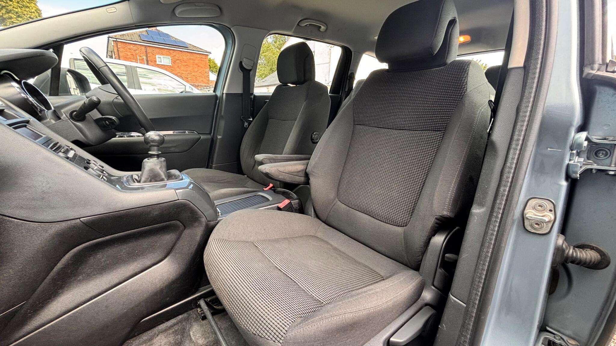 2012 PEUGEOT 5008 2012 PEUGEOT 5008