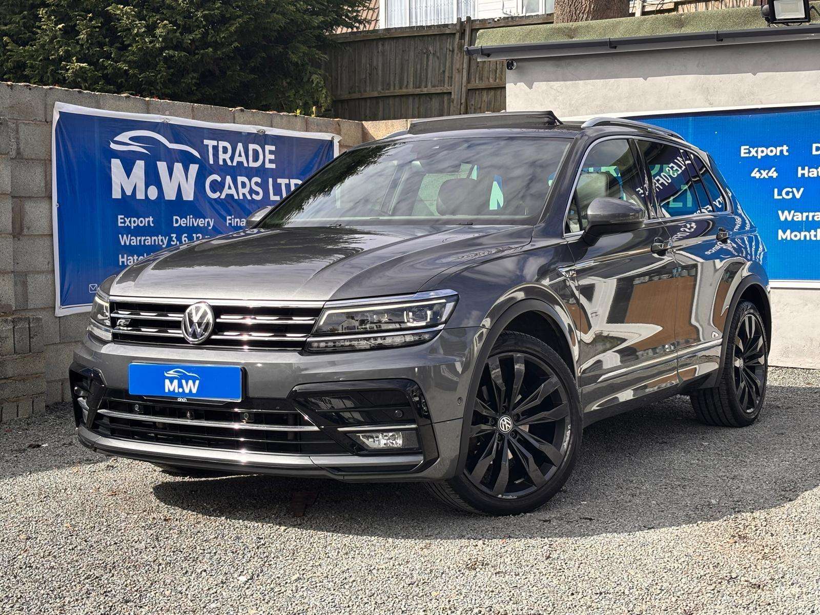 A 2019 VOLKSWAGEN TIGUAN 2.0 TDI R-Line Tech DSG 4Motion Euro 6 (s/s) 5dr A 2019 VOLKSWAGEN TIGUAN 2.0 TDI R-Line Tech DSG 4Motion Euro 6 (s/s) 5dr