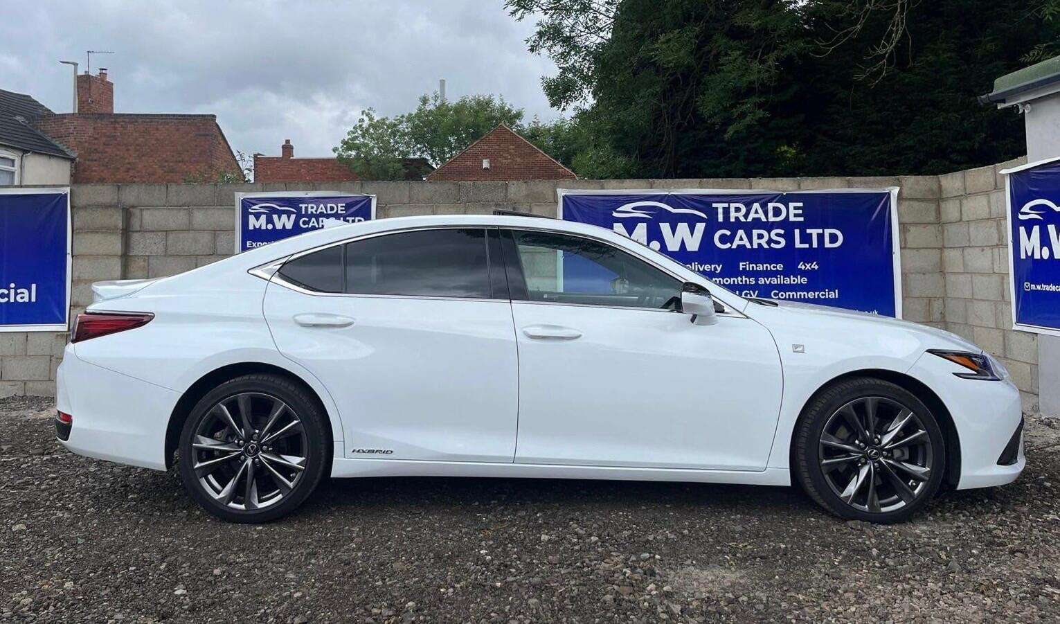 A 2021 LEXUS ES 300H F SPORT A 2021 LEXUS ES 300H F SPORT