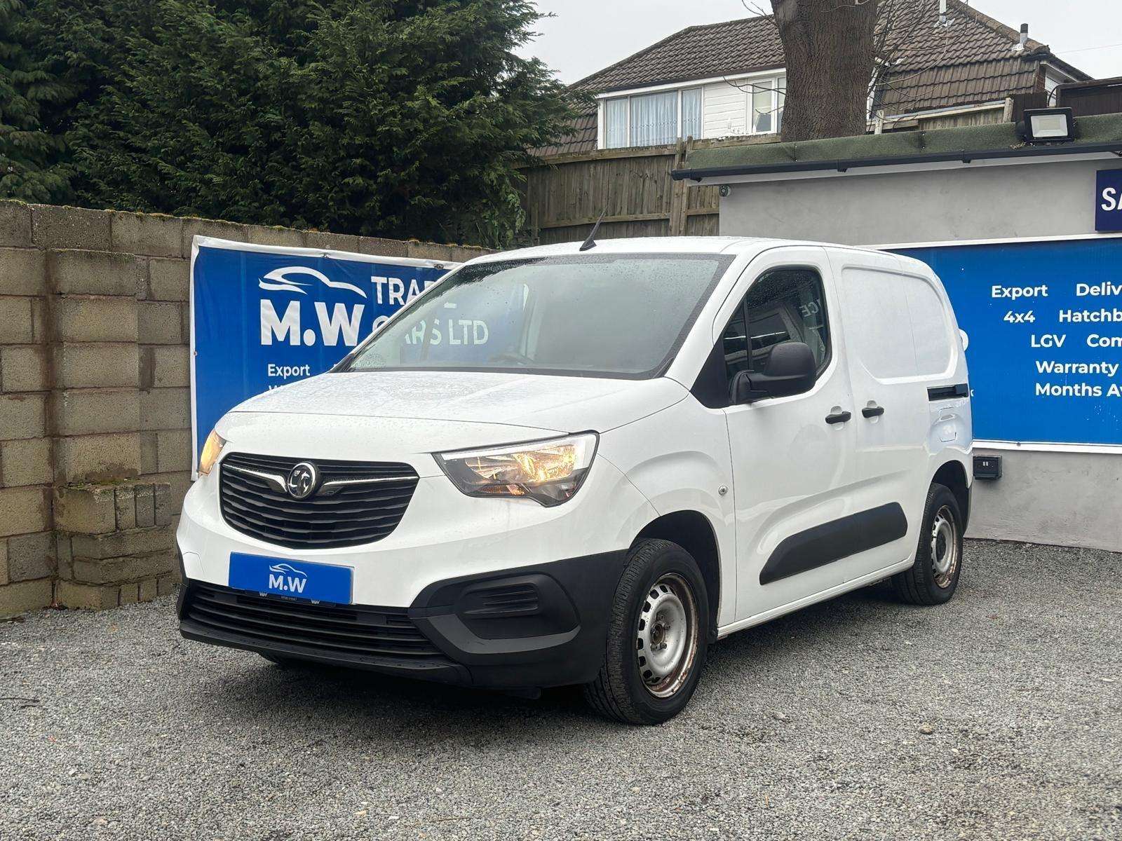 A 2021 VAUXHALL COMBO 1.5 Turbo D 2300 Dynamic L2 H1 Euro 6 4dr A 2021 VAUXHALL COMBO 1.5 Turbo D 2300 Dynamic L2 H1 Euro 6 4dr