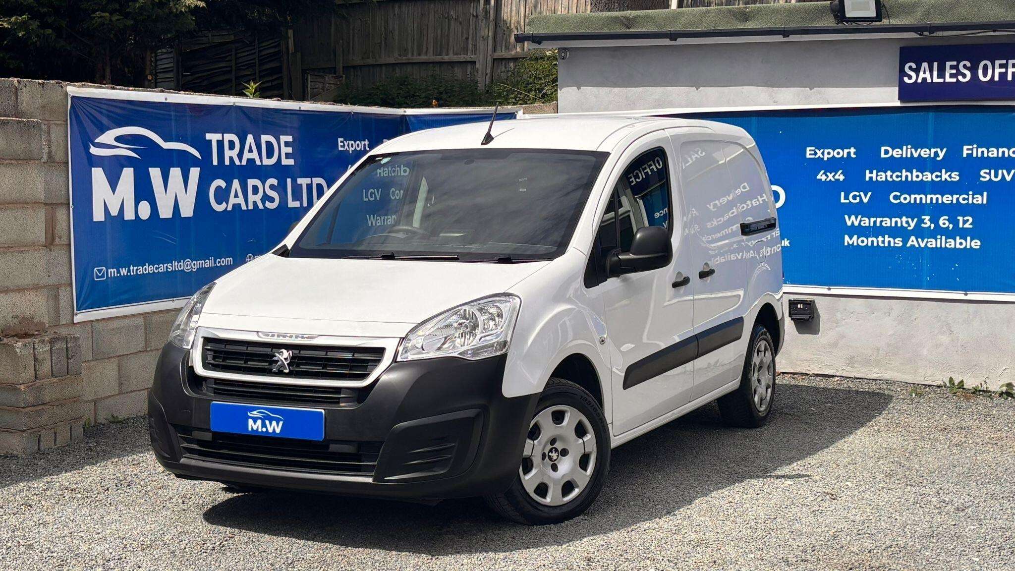 A 2017 PEUGEOT PARTNER 1.6 BlueHDi 854 Professional L1 5dr A 2017 PEUGEOT PARTNER 1.6 BlueHDi 854 Professional L1 5dr