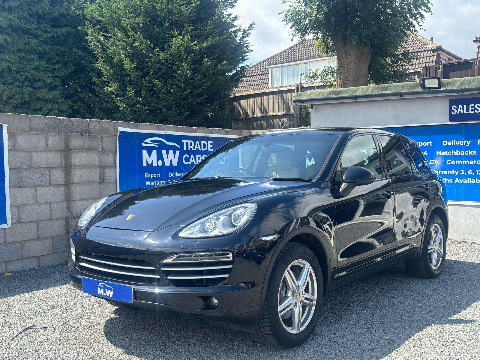 A 2014 PORSCHE CAYENNE 3.0 TD V6 Platinum Edition TiptronicS 4WD Euro 5 (s/s) 5dr A 2014 PORSCHE CAYENNE 3.0 TD V6 Platinum Edition TiptronicS 4WD Euro 5 (s/s) 5dr