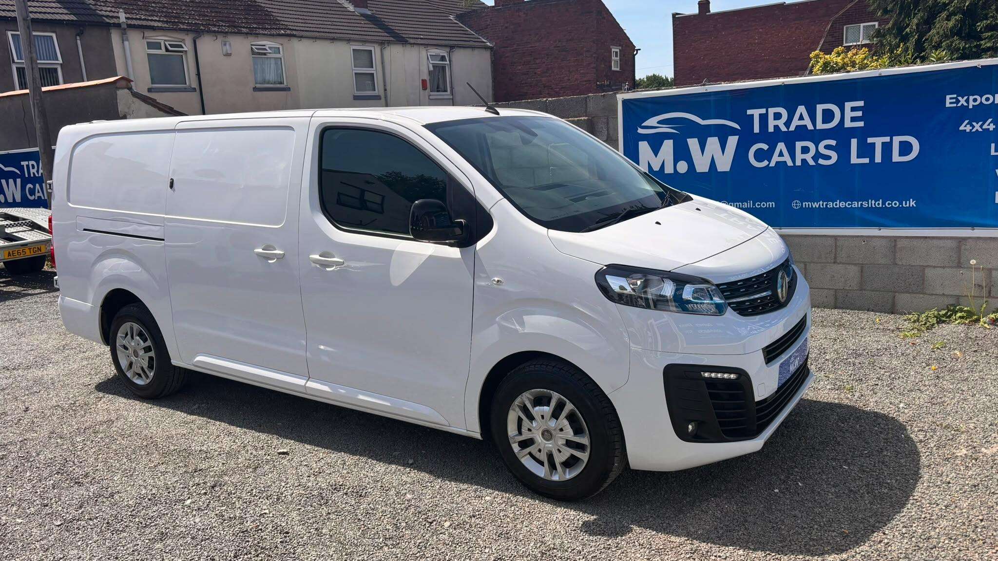 A 2021 VAUXHALL VIVARO 2.0 Turbo D 3100 Elite L2 H1 Euro 6 (s/s) 5dr A 2021 VAUXHALL VIVARO 2.0 Turbo D 3100 Elite L2 H1 Euro 6 (s/s) 5dr