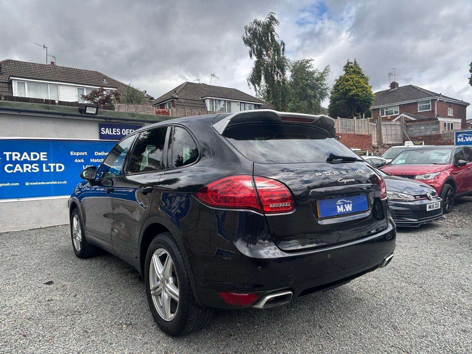 A 2014 PORSCHE CAYENNE 3.0 TD V6 Platinum Edition TiptronicS 4WD Euro 5 (s/s) 5dr A 2014 PORSCHE CAYENNE 3.0 TD V6 Platinum Edition TiptronicS 4WD Euro 5 (s/s) 5dr