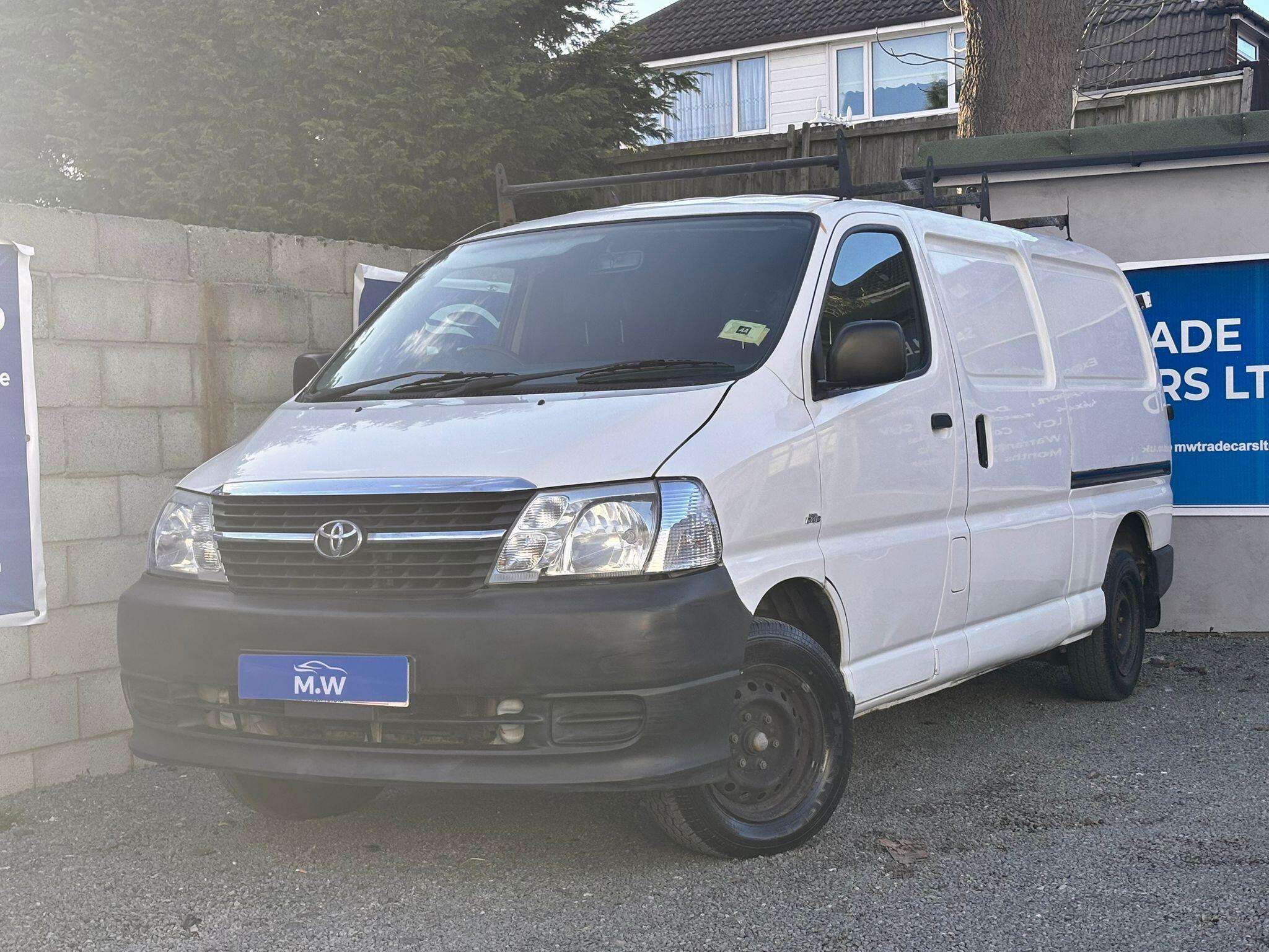 A 2010 TOYOTA HIACE 2.5 300 D-4D RWD L2 H1 4dr a/c A 2010 TOYOTA HIACE 2.5 300 D-4D RWD L2 H1 4dr a/c