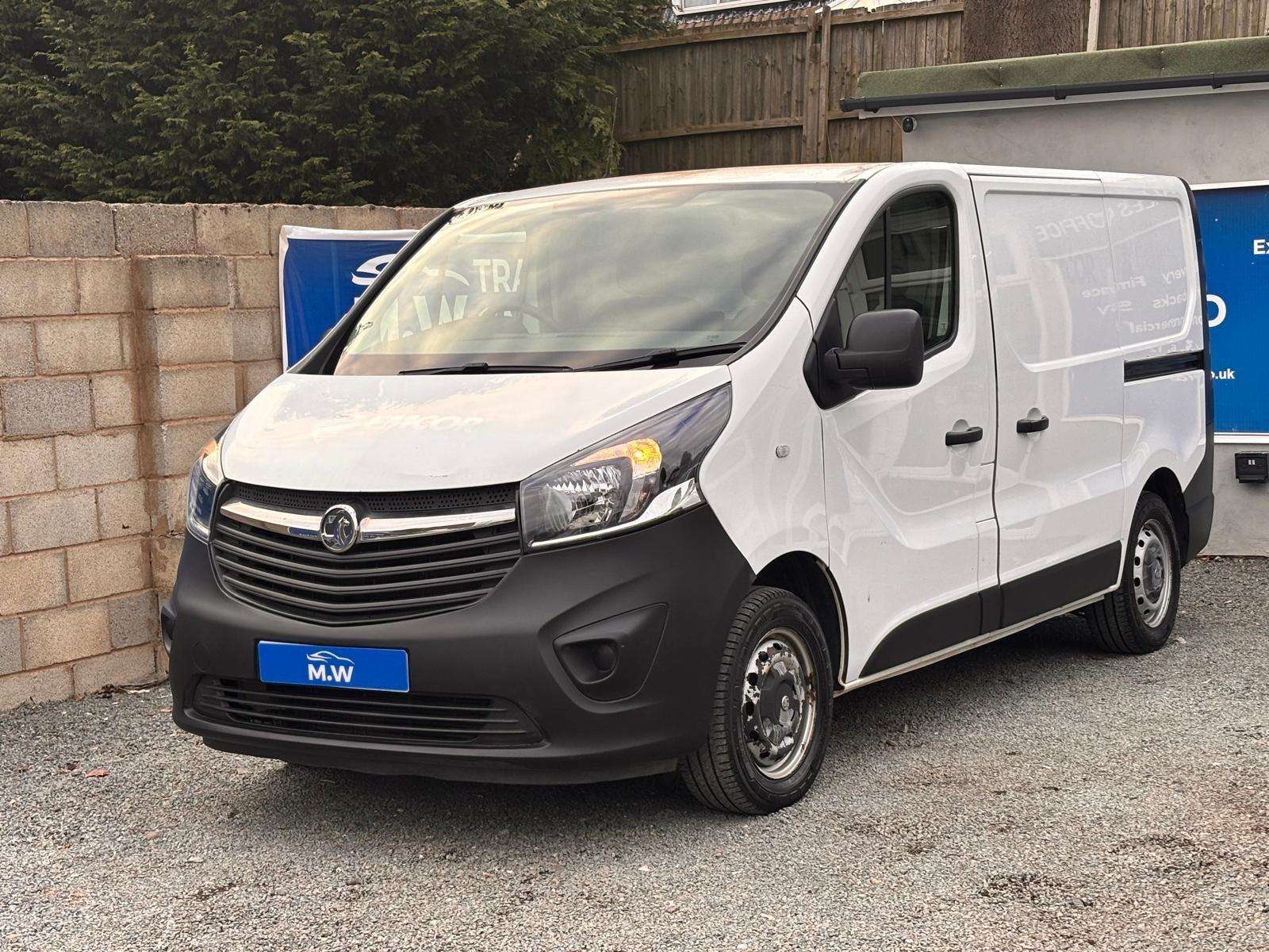 A 2014 VAUXHALL VIVARO 1.6 CDTi 2700 ecoFLEX L1 H1 Euro 5 (s/s) 5dr A 2014 VAUXHALL VIVARO 1.6 CDTi 2700 ecoFLEX L1 H1 Euro 5 (s/s) 5dr