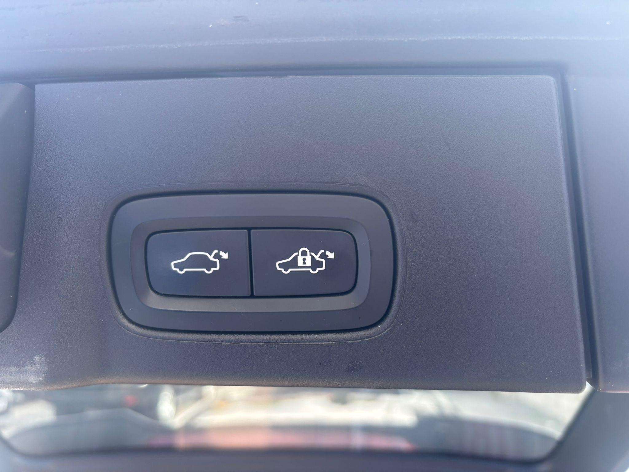 2020 VOLVO V90 2020 VOLVO V90