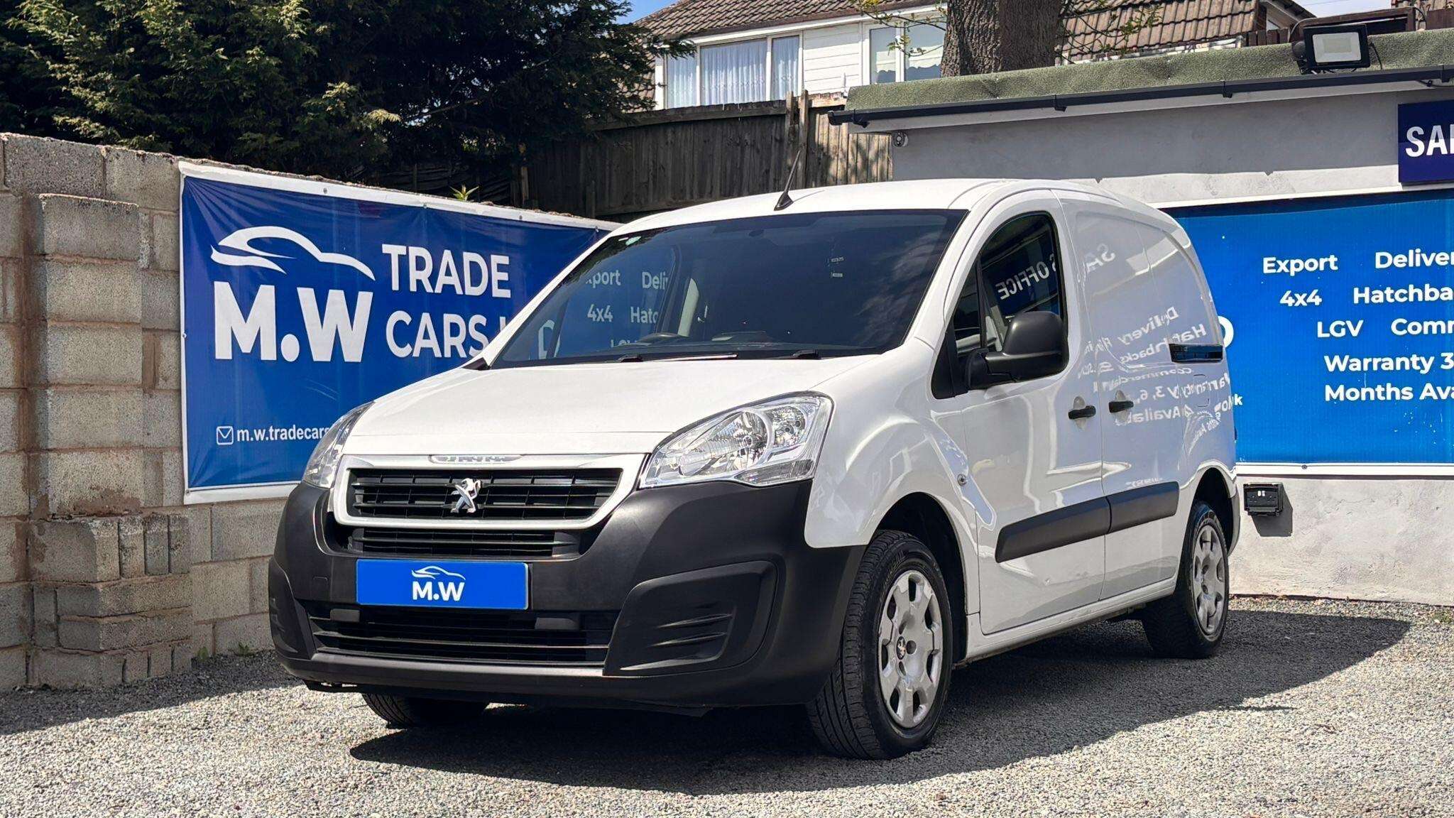 A 2017 PEUGEOT PARTNER 1.6 BlueHDi 854 Professional L1 5dr A 2017 PEUGEOT PARTNER 1.6 BlueHDi 854 Professional L1 5dr