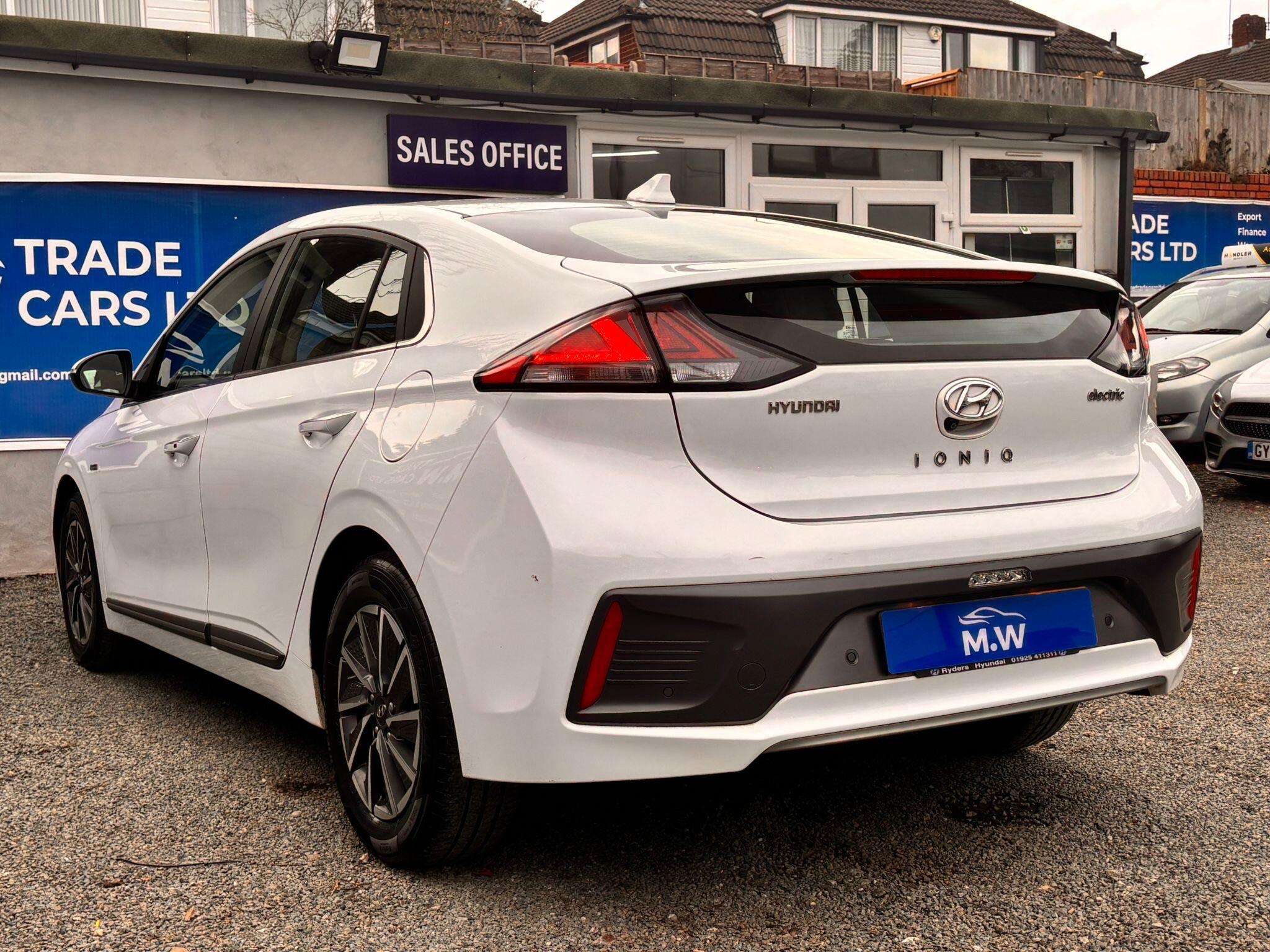 A 2021 HYUNDAI IONIQ 38.3kWh Premium Auto 5dr A 2021 HYUNDAI IONIQ 38.3kWh Premium Auto 5dr