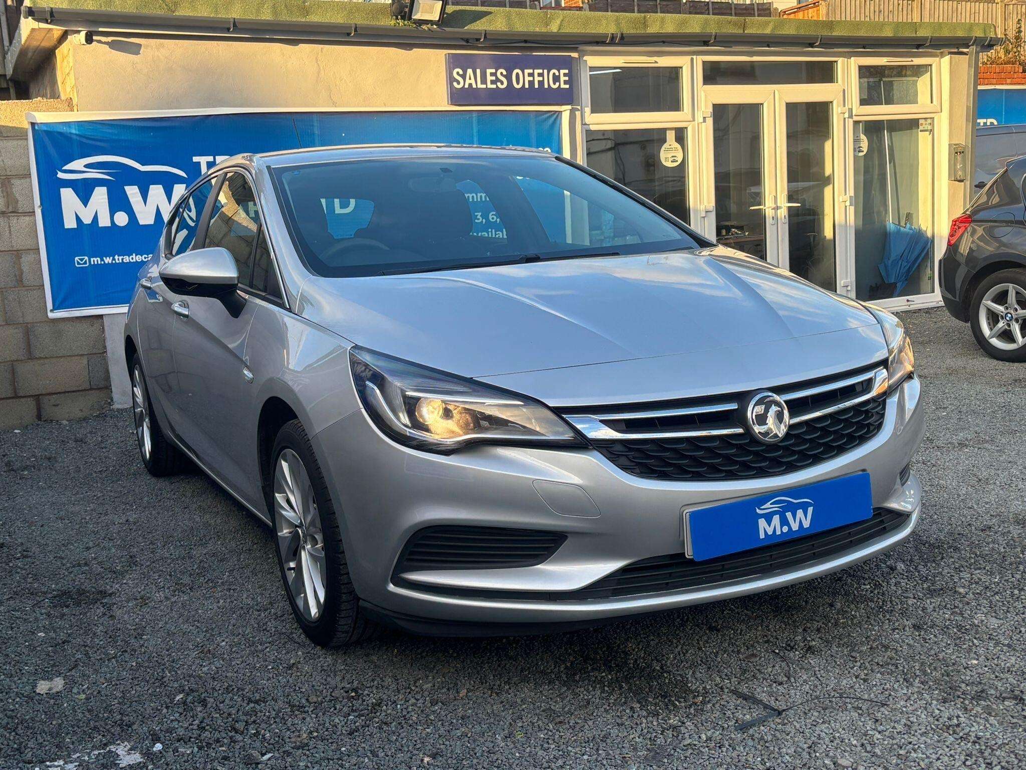 A 2017 VAUXHALL ASTRA 1.4i Design Euro 6 5dr A 2017 VAUXHALL ASTRA 1.4i Design Euro 6 5dr