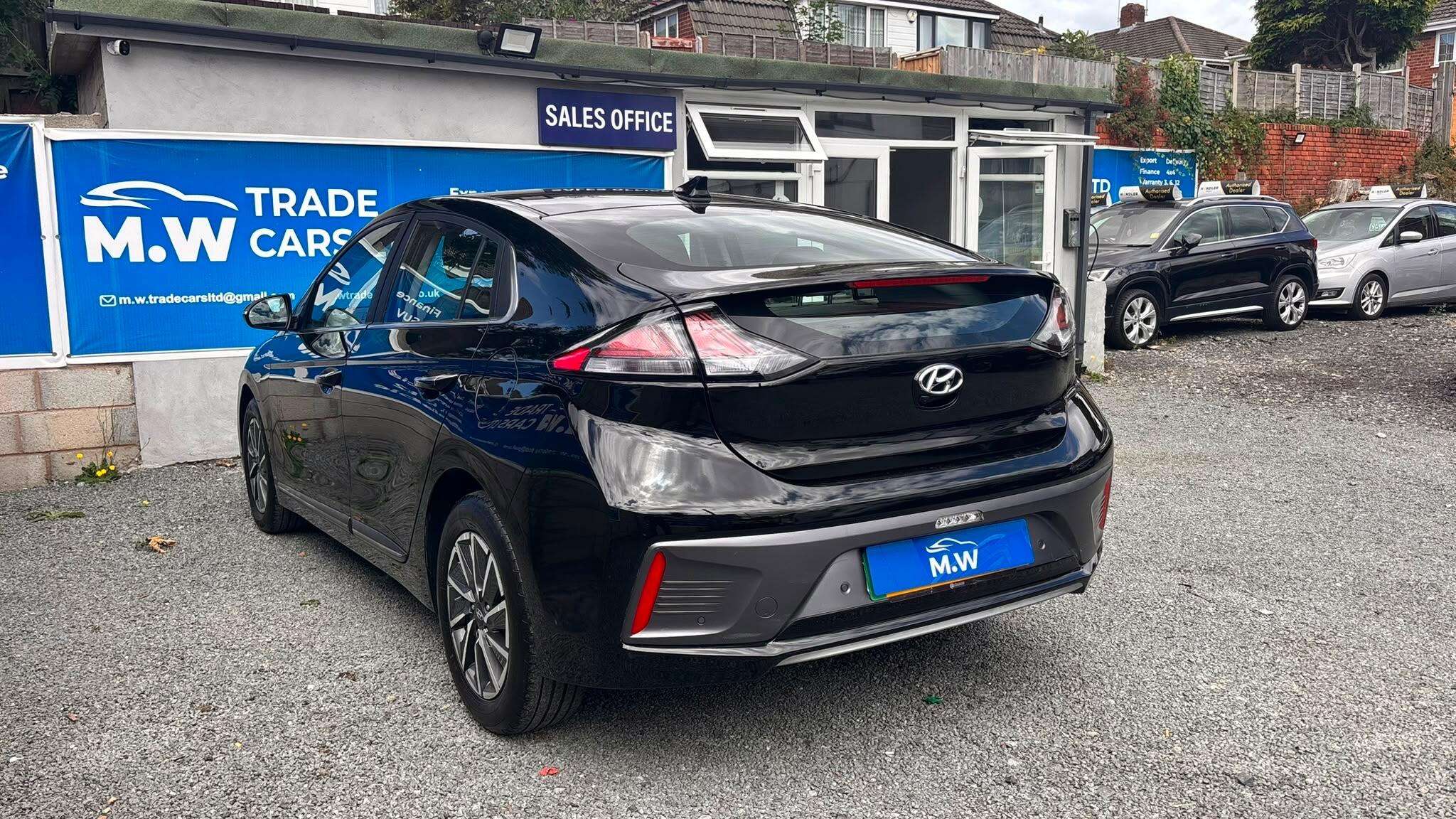 A 2022 HYUNDAI IONIQ 38.3kWh Premium Auto 5dr A 2022 HYUNDAI IONIQ 38.3kWh Premium Auto 5dr