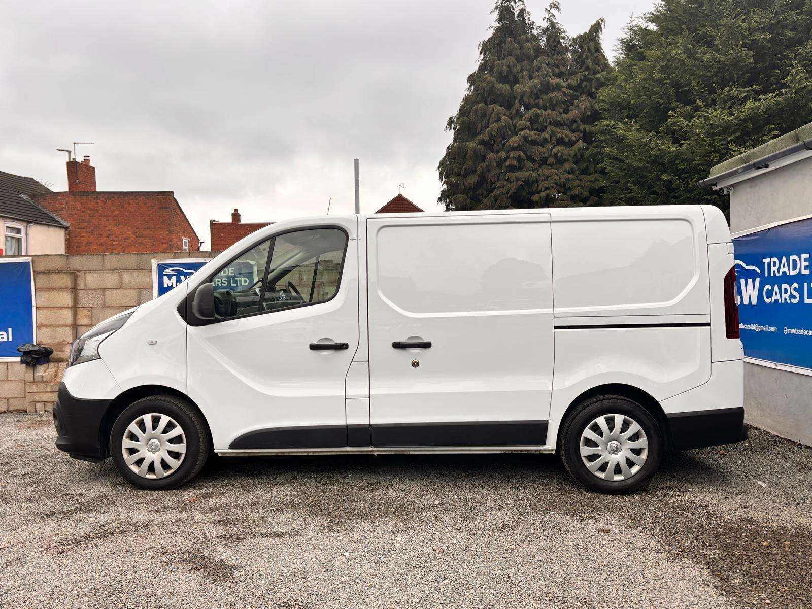 A 2021 RENAULT TRAFIC 2.0 dCi ENERGY 28 Business+ SWB Standard Roof Euro 6 (s/s) 5dr A 2021 RENAULT TRAFIC 2.0 dCi ENERGY 28 Business+ SWB Standard Roof Euro 6 (s/s) 5dr