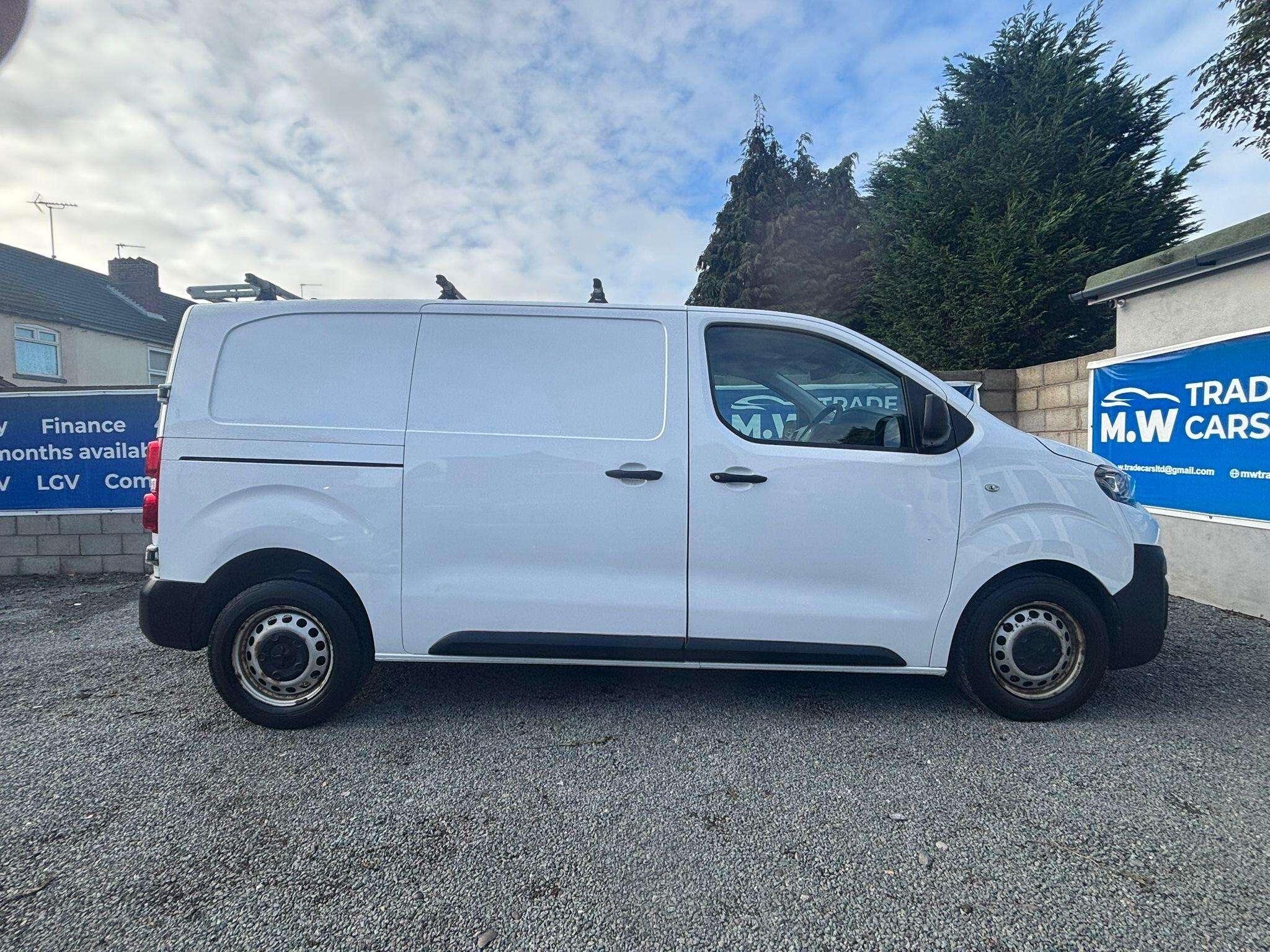 A 2020 PEUGEOT EXPERT 2.0 BlueHDi 1400 Professional Standard Panel Van MWB Euro 6 (s/s) 6dr A 2020 PEUGEOT EXPERT 2.0 BlueHDi 1400 Professional Standard Panel Van MWB Euro 6 (s/s) 6dr