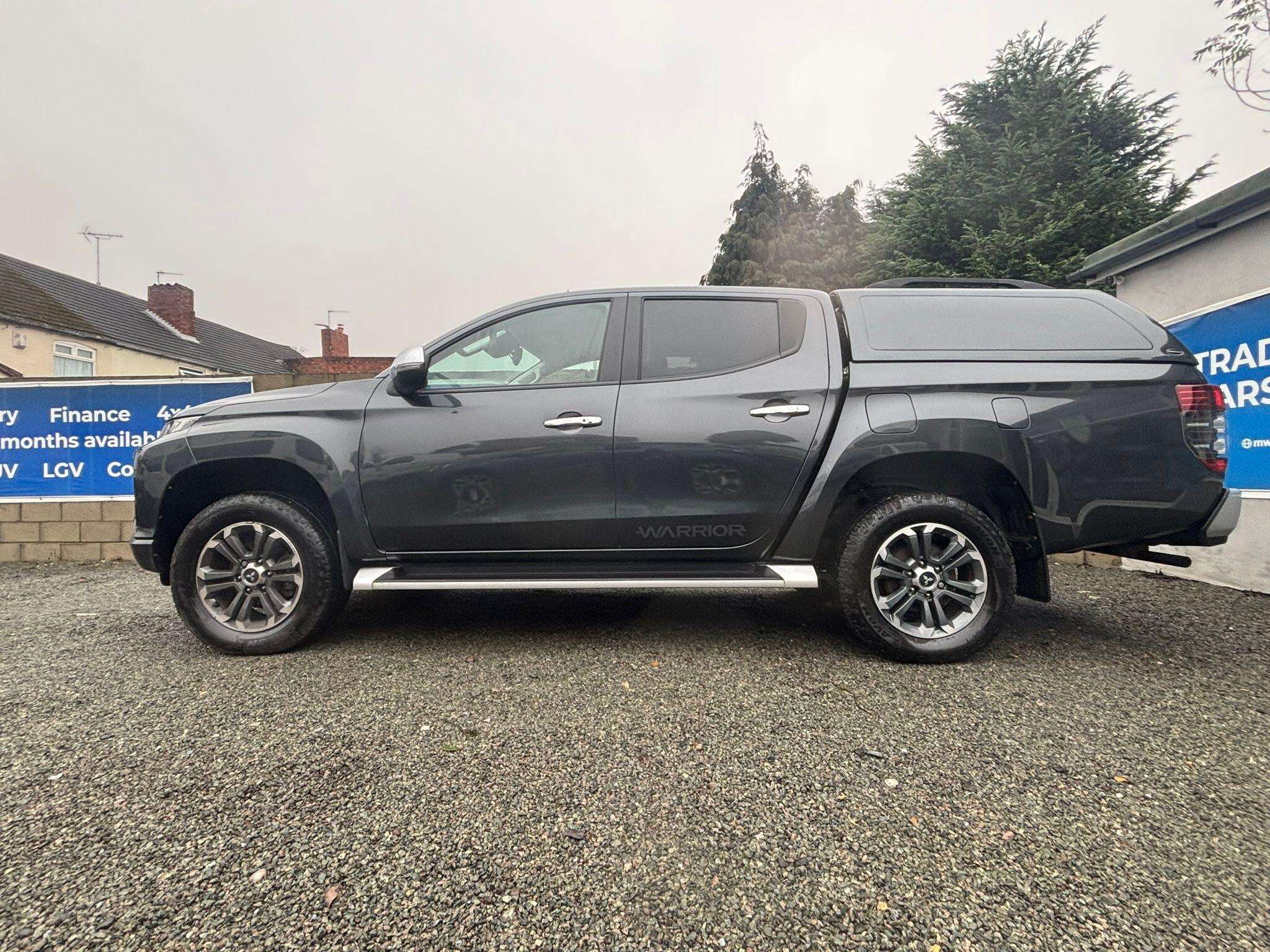 A 2019 MITSUBISHI L200 2.2 DI-D DC Warrior 4WD Euro 6 (s/s) 4dr A 2019 MITSUBISHI L200 2.2 DI-D DC Warrior 4WD Euro 6 (s/s) 4dr