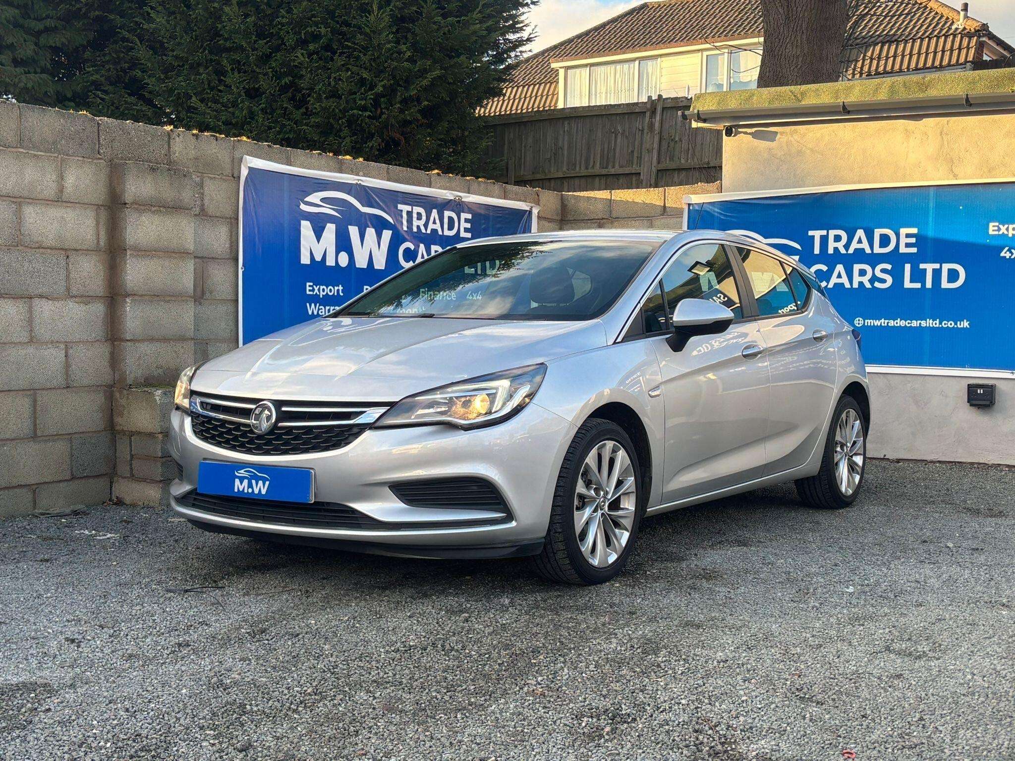 A 2017 VAUXHALL ASTRA 1.4i Design Euro 6 5dr A 2017 VAUXHALL ASTRA 1.4i Design Euro 6 5dr