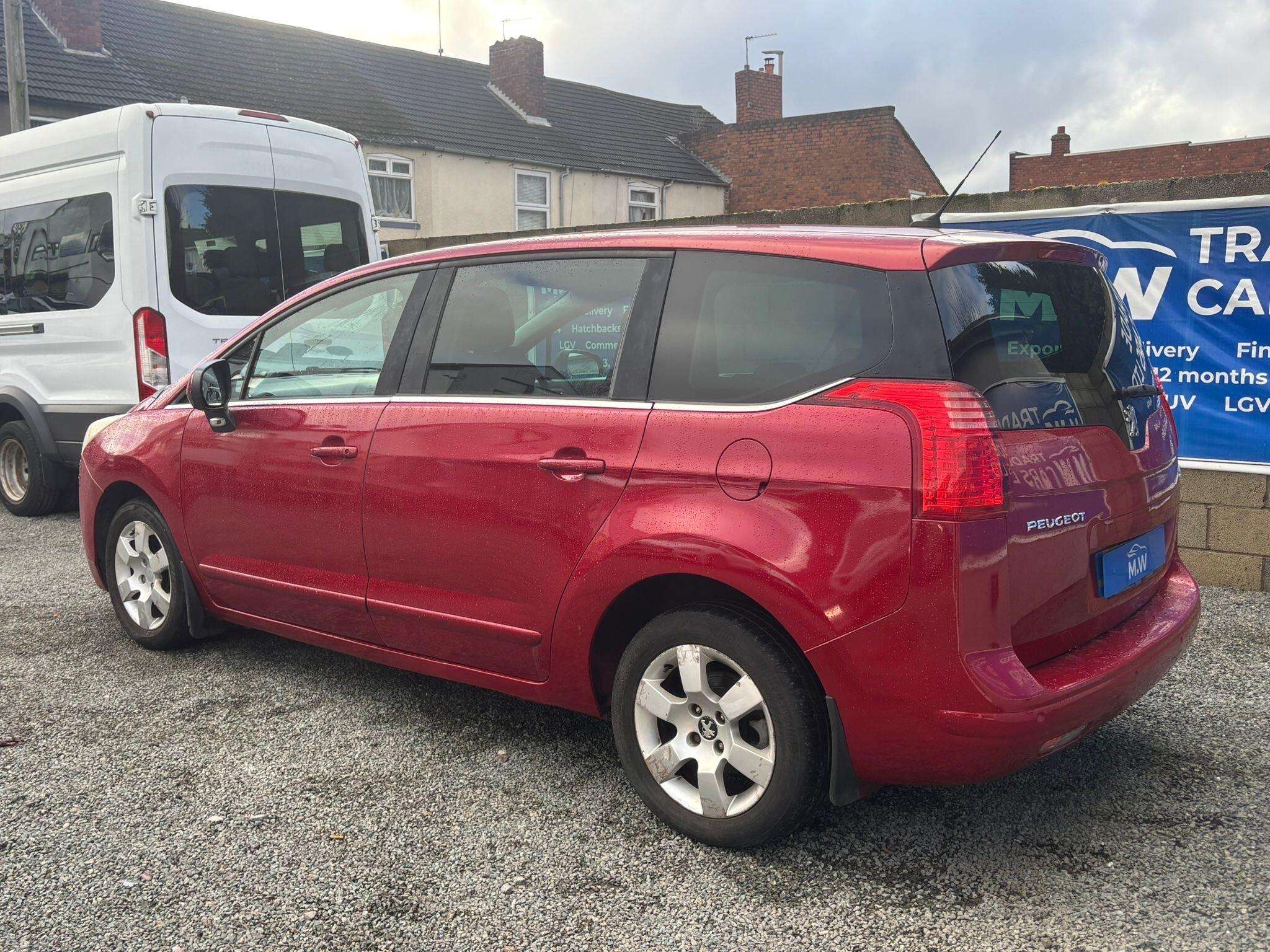 A 2012 PEUGEOT 5008 1.6 HDi Family Euro 5 5dr A 2012 PEUGEOT 5008 1.6 HDi Family Euro 5 5dr
