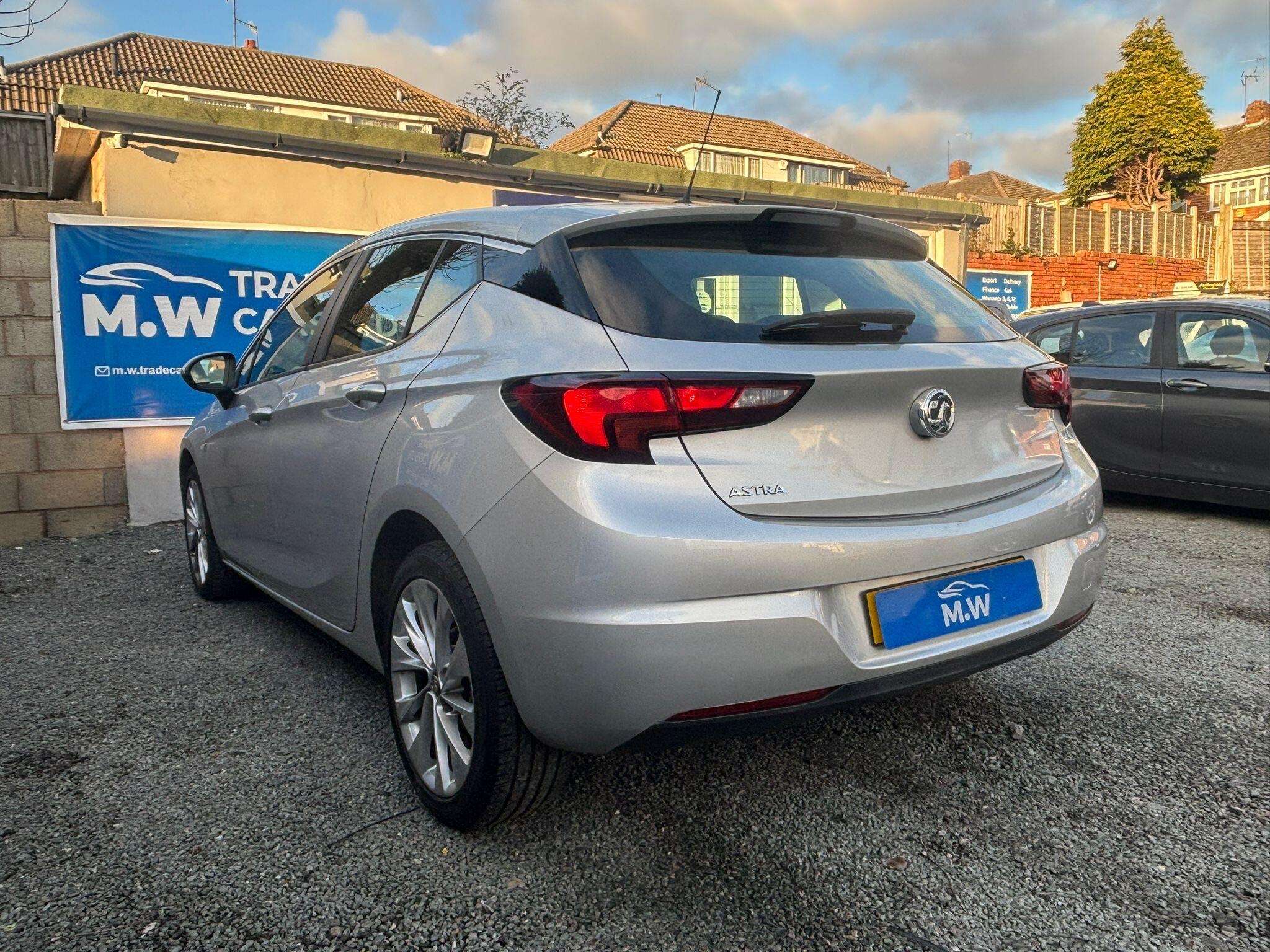 A 2017 VAUXHALL ASTRA 1.4i Design Euro 6 5dr A 2017 VAUXHALL ASTRA 1.4i Design Euro 6 5dr