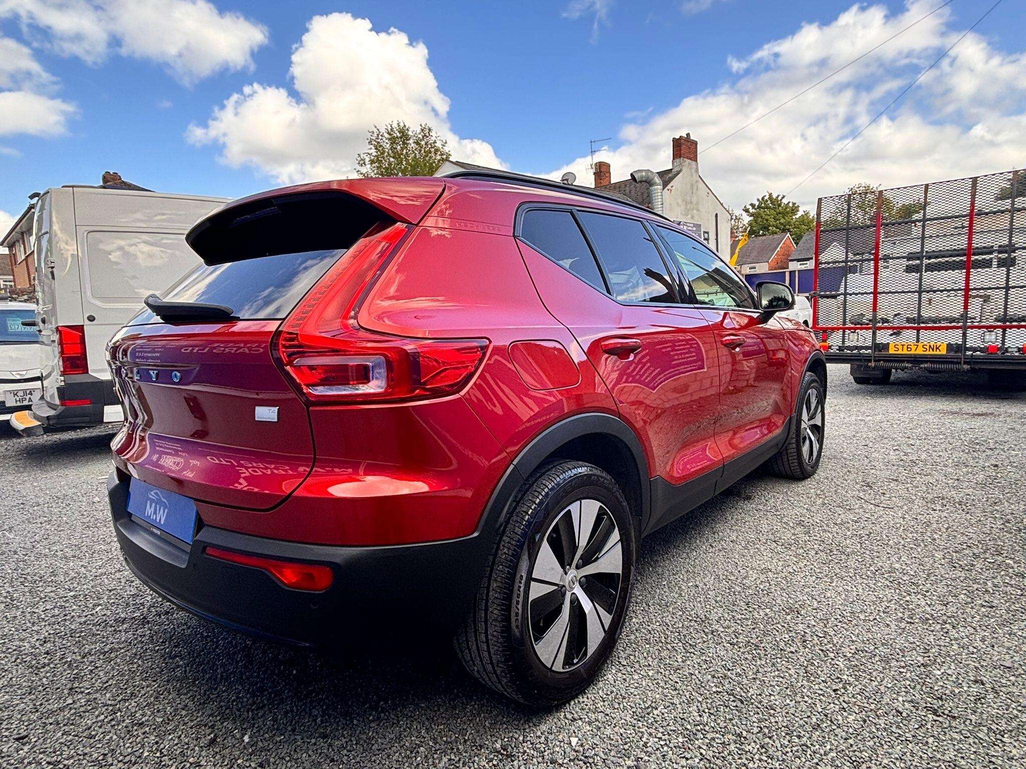 2023 VOLVO XC40 2023 VOLVO XC40