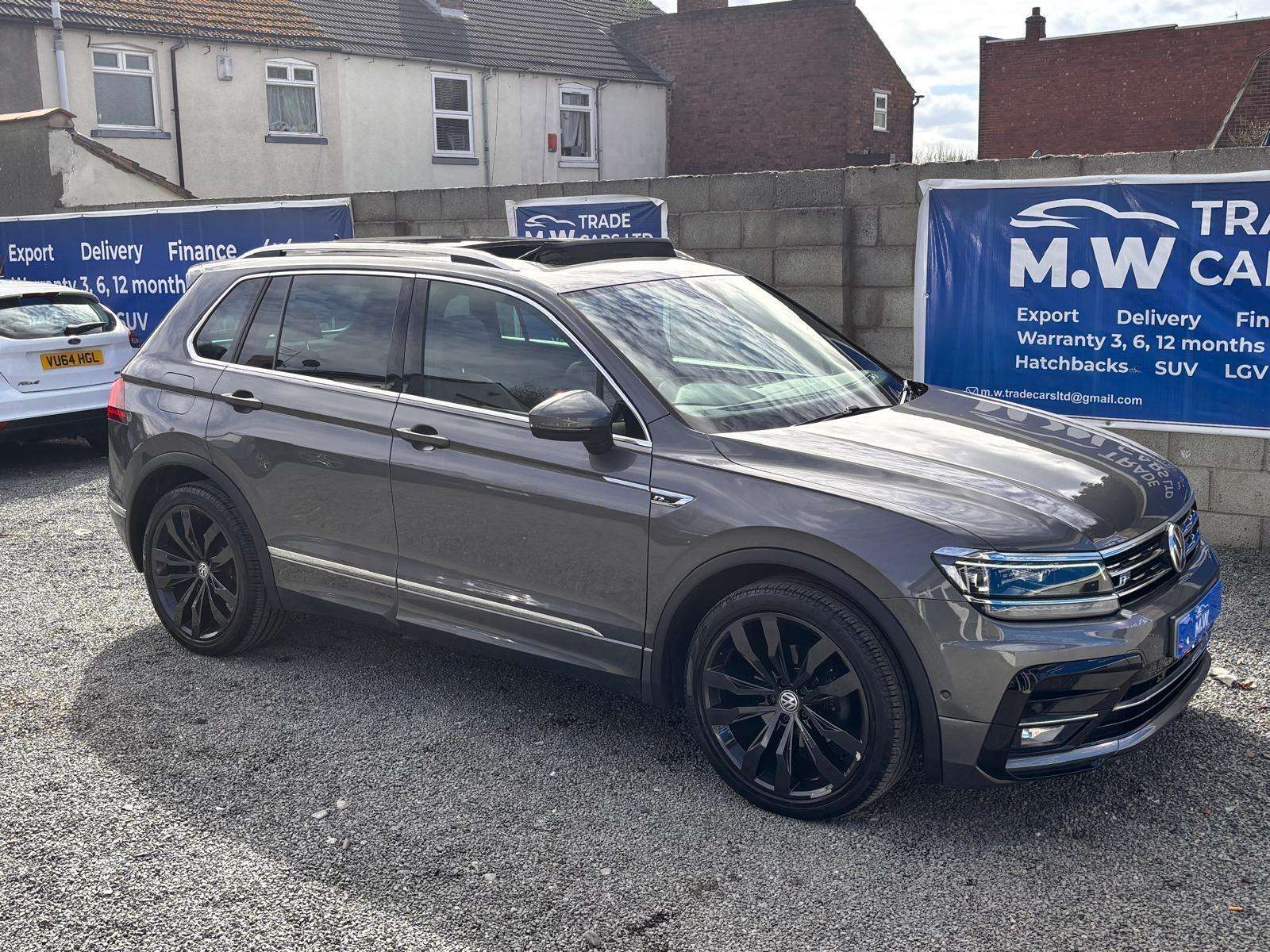 A 2019 VOLKSWAGEN TIGUAN 2.0 TDI R-Line Tech DSG 4Motion Euro 6 (s/s) 5dr A 2019 VOLKSWAGEN TIGUAN 2.0 TDI R-Line Tech DSG 4Motion Euro 6 (s/s) 5dr