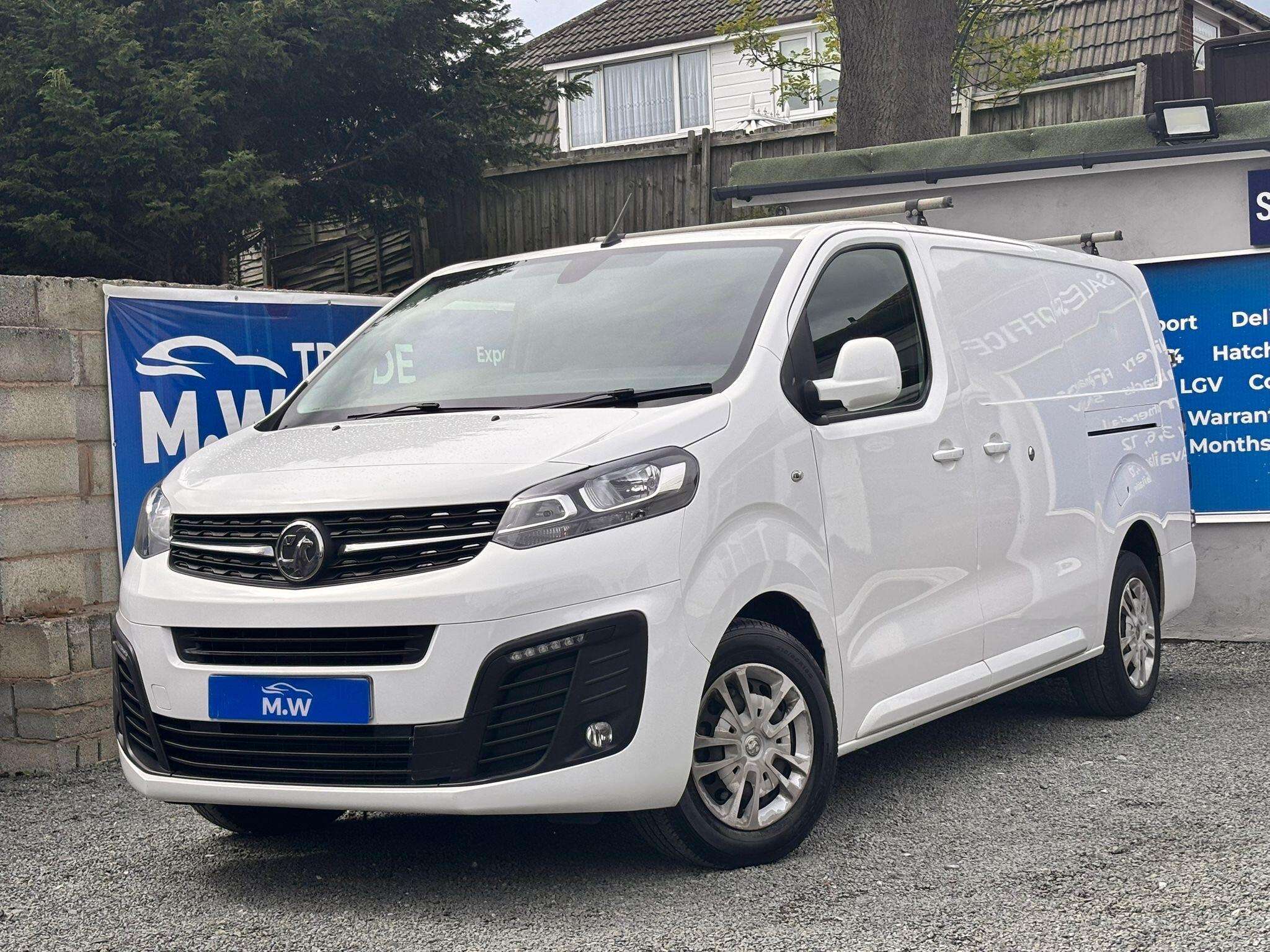 A 2020 VAUXHALL VIVARO 2.0 Turbo D 3100 Sportive L2 H1 Euro 6 (s/s) 5dr A 2020 VAUXHALL VIVARO 2.0 Turbo D 3100 Sportive L2 H1 Euro 6 (s/s) 5dr