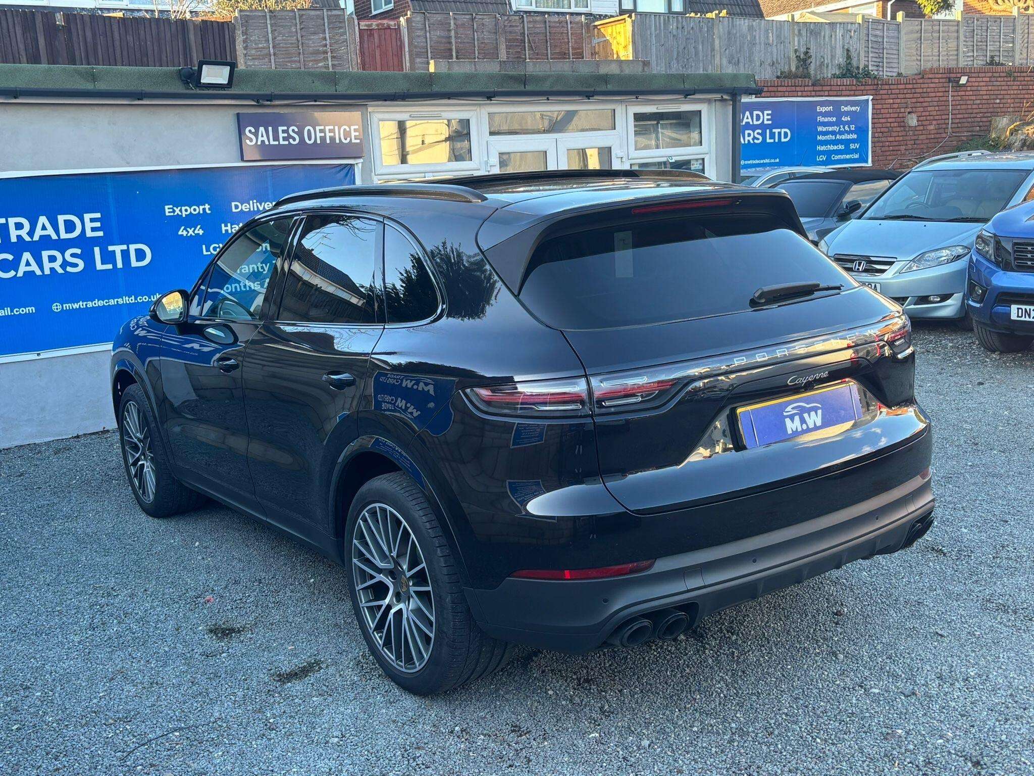 A 2022 PORSCHE CAYENNE 3.0T V6 Platinum Edition TiptronicS 4WD Euro 6 (s/s) 5dr A 2022 PORSCHE CAYENNE 3.0T V6 Platinum Edition TiptronicS 4WD Euro 6 (s/s) 5dr