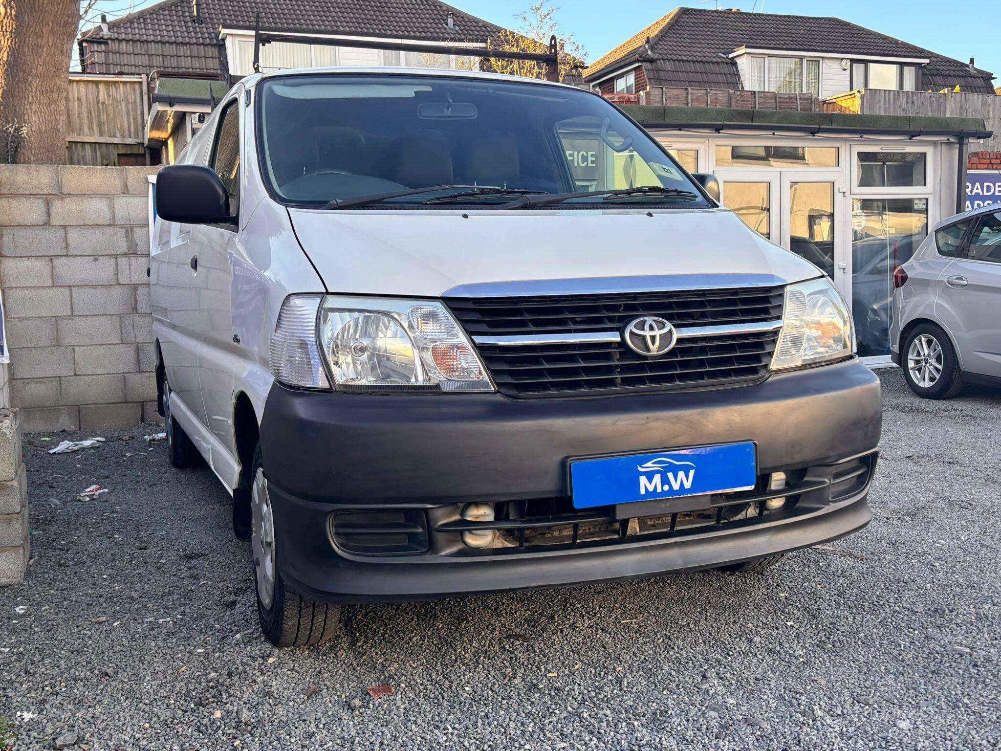 A 2010 TOYOTA HIACE 2.5 300 D-4D RWD L2 H1 4dr a/c A 2010 TOYOTA HIACE 2.5 300 D-4D RWD L2 H1 4dr a/c