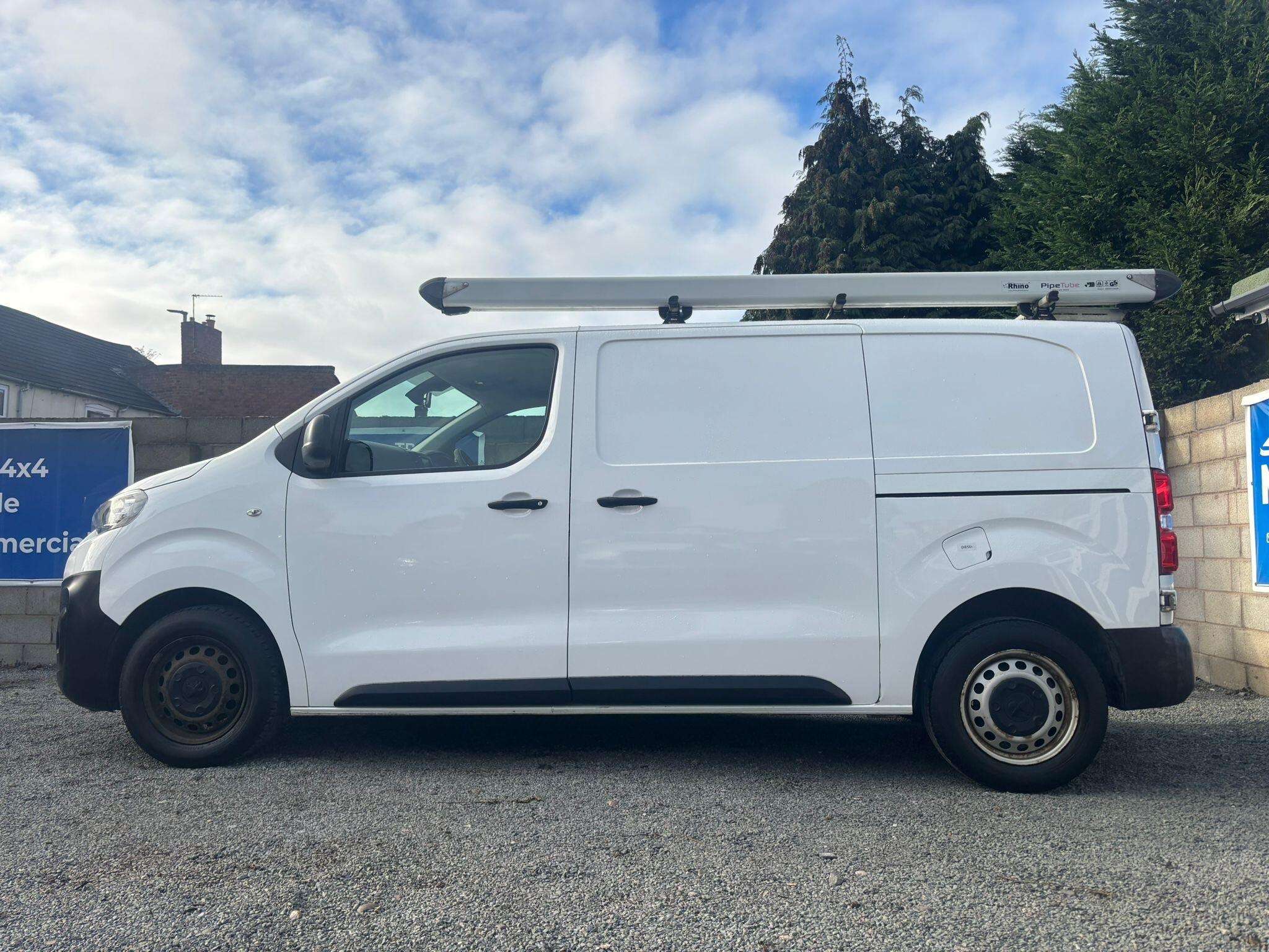 A 2020 PEUGEOT EXPERT 2.0 BlueHDi 1400 Professional Standard Panel Van MWB Euro 6 (s/s) 6dr A 2020 PEUGEOT EXPERT 2.0 BlueHDi 1400 Professional Standard Panel Van MWB Euro 6 (s/s) 6dr