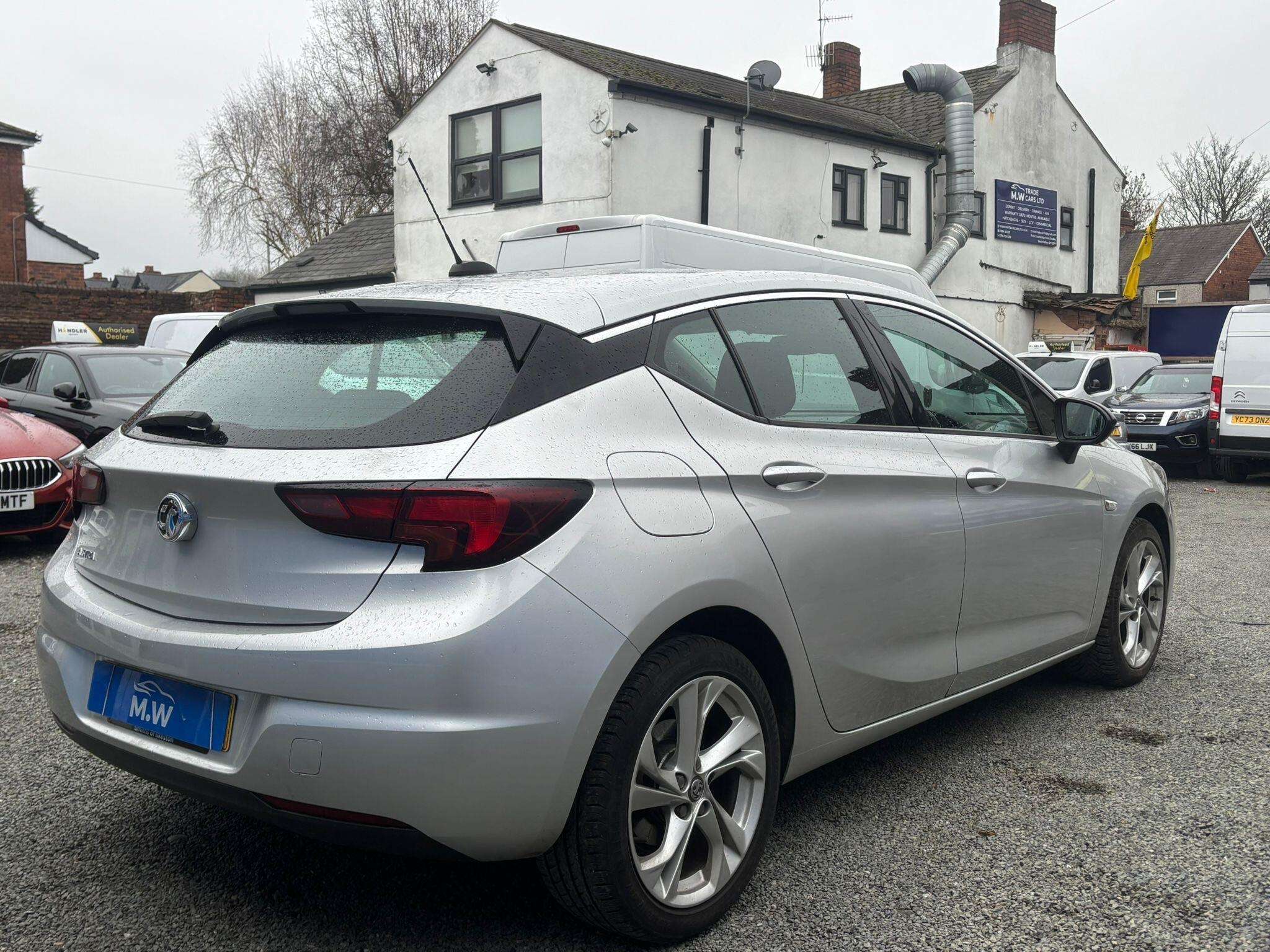 A 2021 VAUXHALL ASTRA 1.5 Turbo D SRi Nav Euro 6 (s/s) 5dr A 2021 VAUXHALL ASTRA 1.5 Turbo D SRi Nav Euro 6 (s/s) 5dr