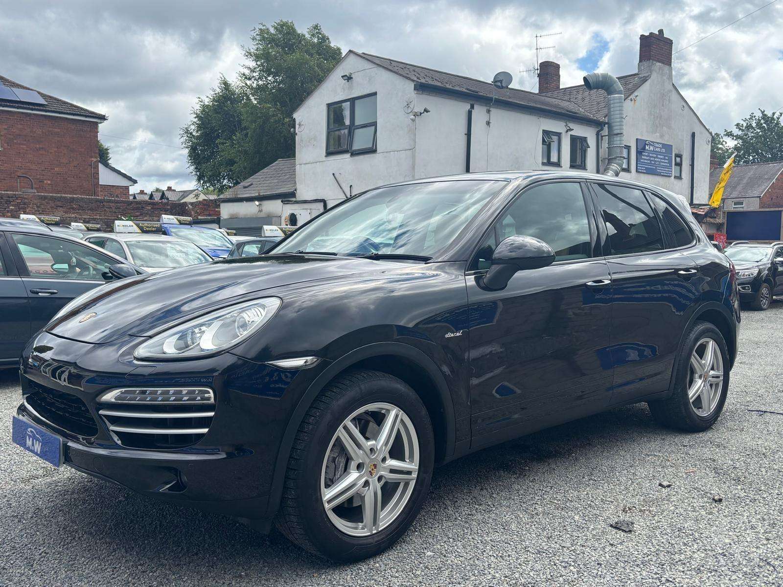 A 2014 PORSCHE CAYENNE 3.0 TD V6 Platinum Edition TiptronicS 4WD Euro 5 (s/s) 5dr A 2014 PORSCHE CAYENNE 3.0 TD V6 Platinum Edition TiptronicS 4WD Euro 5 (s/s) 5dr