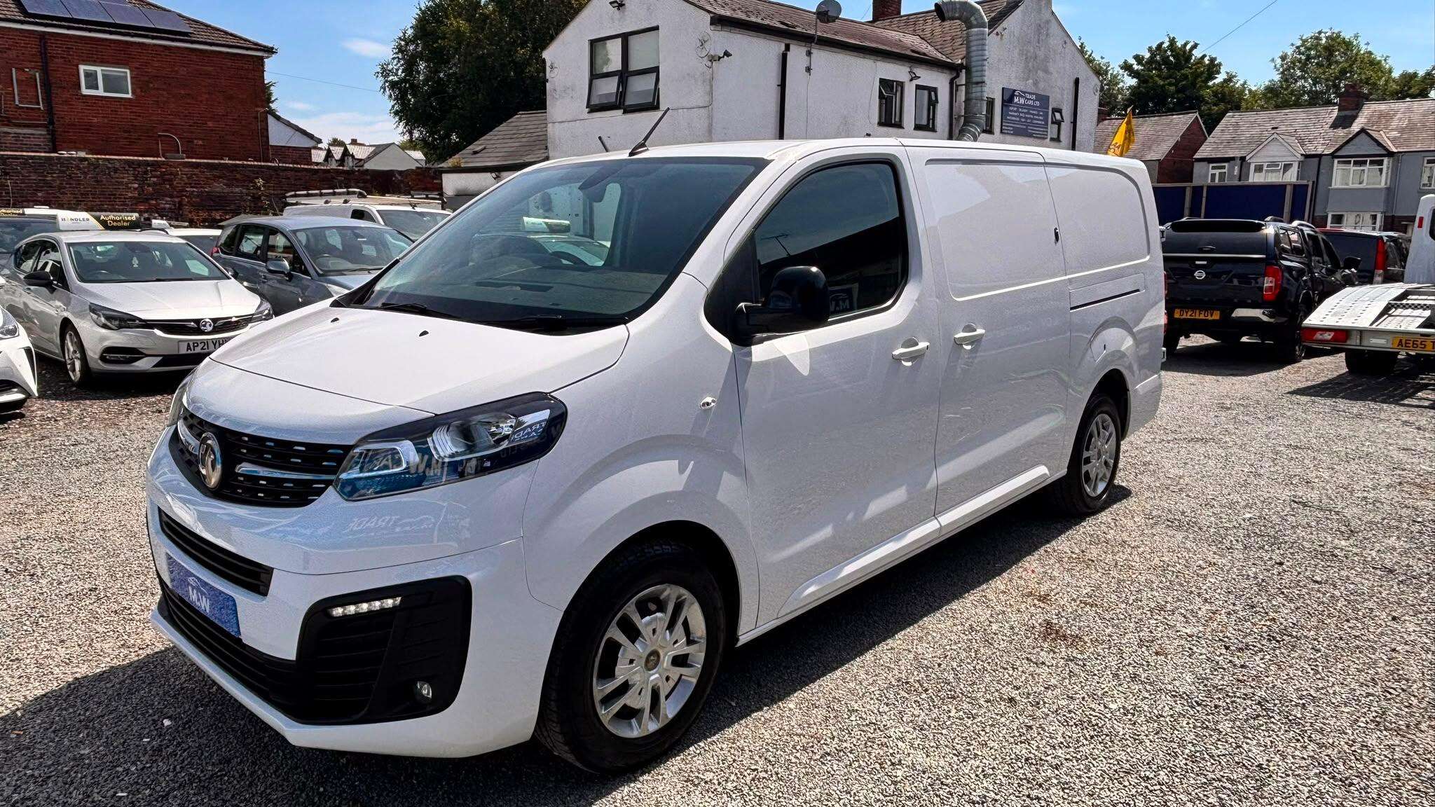 A 2021 VAUXHALL VIVARO 2.0 Turbo D 3100 Elite L2 H1 Euro 6 (s/s) 5dr A 2021 VAUXHALL VIVARO 2.0 Turbo D 3100 Elite L2 H1 Euro 6 (s/s) 5dr