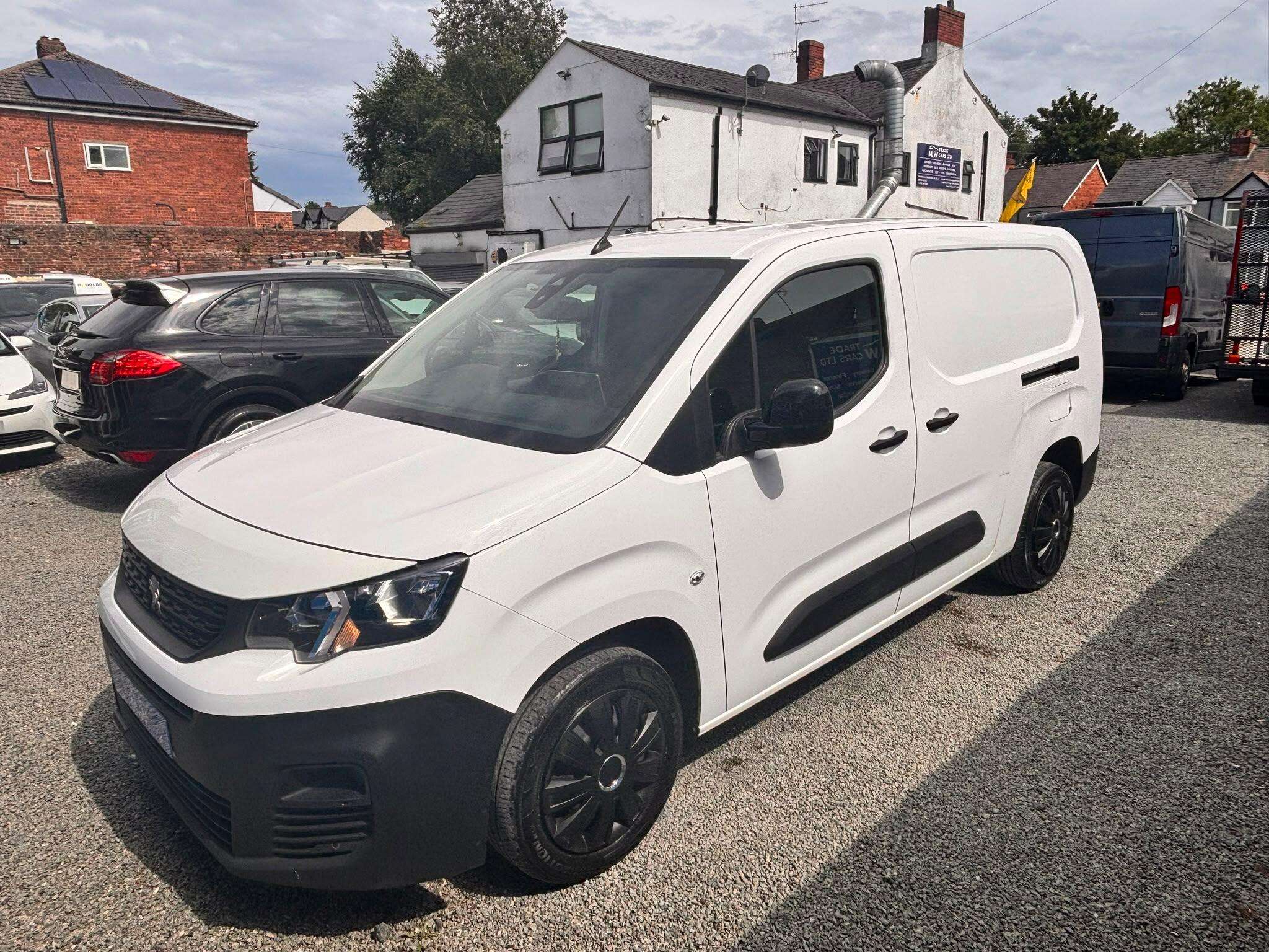 A 2022 PEUGEOT PARTNER 1.5 BlueHDi 850 Professional Premium Long Crew Van LWB Euro 6 6dr A 2022 PEUGEOT PARTNER 1.5 BlueHDi 850 Professional Premium Long Crew Van LWB Euro 6 6dr