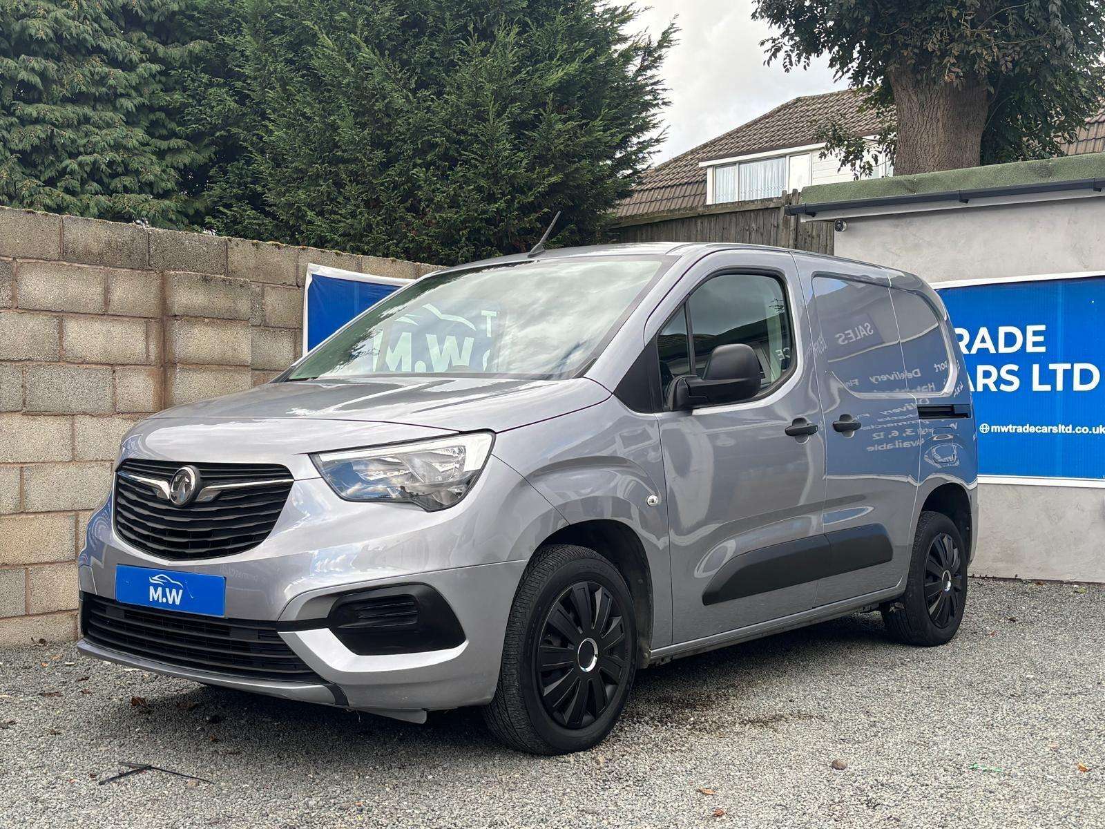 A 2019 VAUXHALL COMBO 1.6 Turbo D 2300 Sportive L1 H1 Euro 6 (s/s) 4dr A 2019 VAUXHALL COMBO 1.6 Turbo D 2300 Sportive L1 H1 Euro 6 (s/s) 4dr