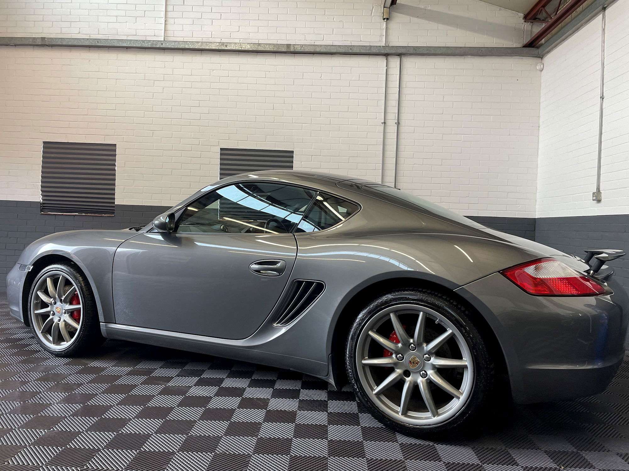 A 2007 PORSCHE CAYMAN 3.4 987 S Coupe 2dr Petrol Manual (254 g/km, 295 bhp) A 2007 PORSCHE CAYMAN 3.4 987 S Coupe 2dr Petrol Manual (254 g/km, 295 bhp)