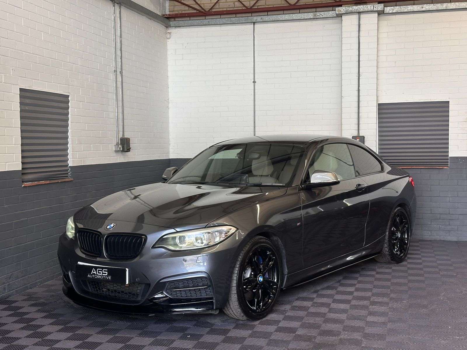 A 2017 BMW 2 SERIES 3.0 M240i Coupe 2dr Petrol Auto Euro 6 (s/s) (340 ps) A 2017 BMW 2 SERIES 3.0 M240i Coupe 2dr Petrol Auto Euro 6 (s/s) (340 ps)