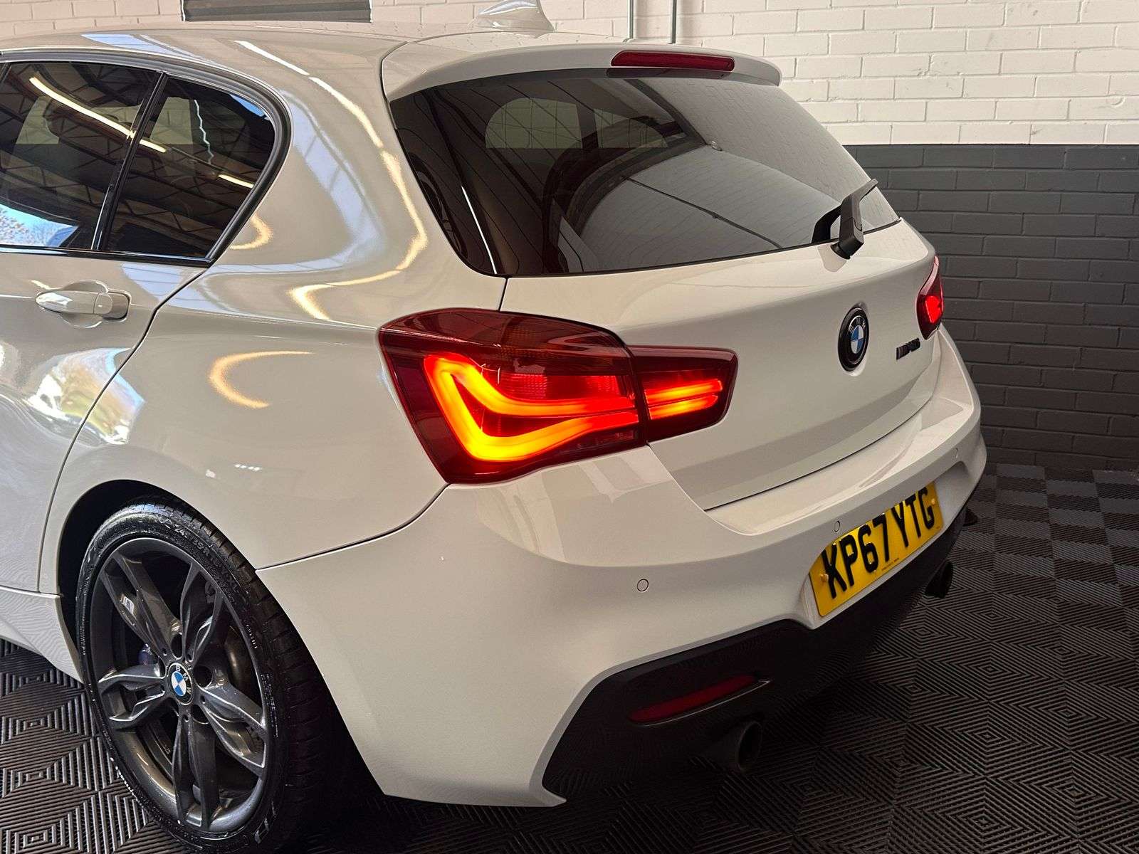 2017 BMW 1 SERIES 2017 BMW 1 SERIES