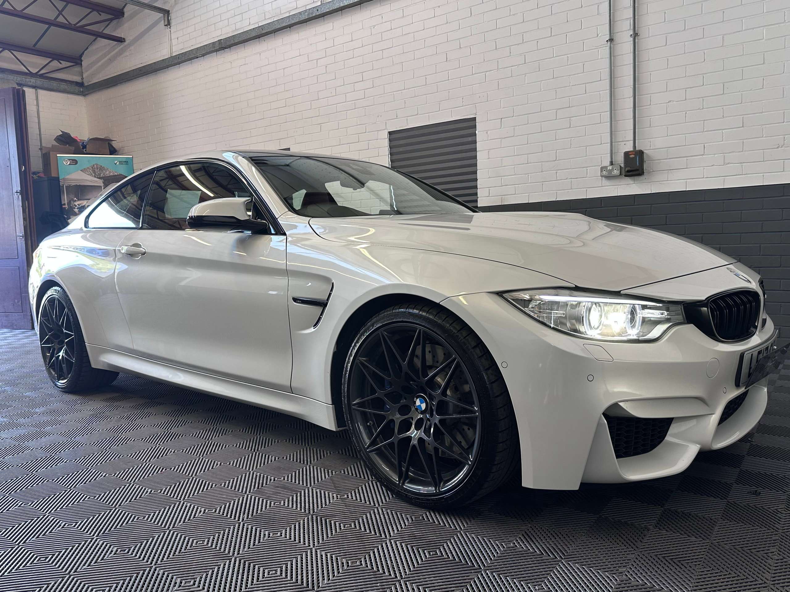 2017 BMW M4 2017 BMW M4