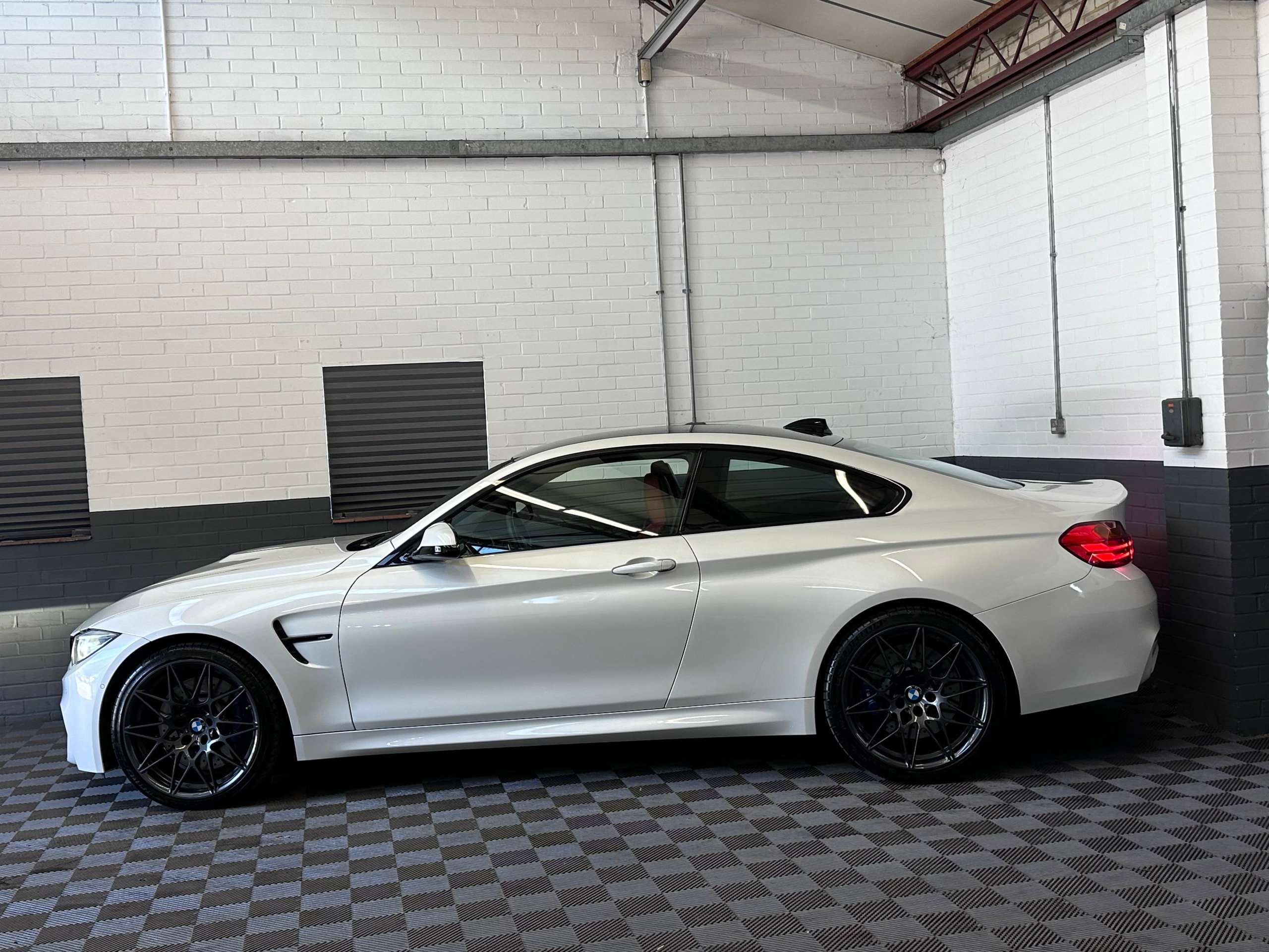 2017 BMW M4 2017 BMW M4