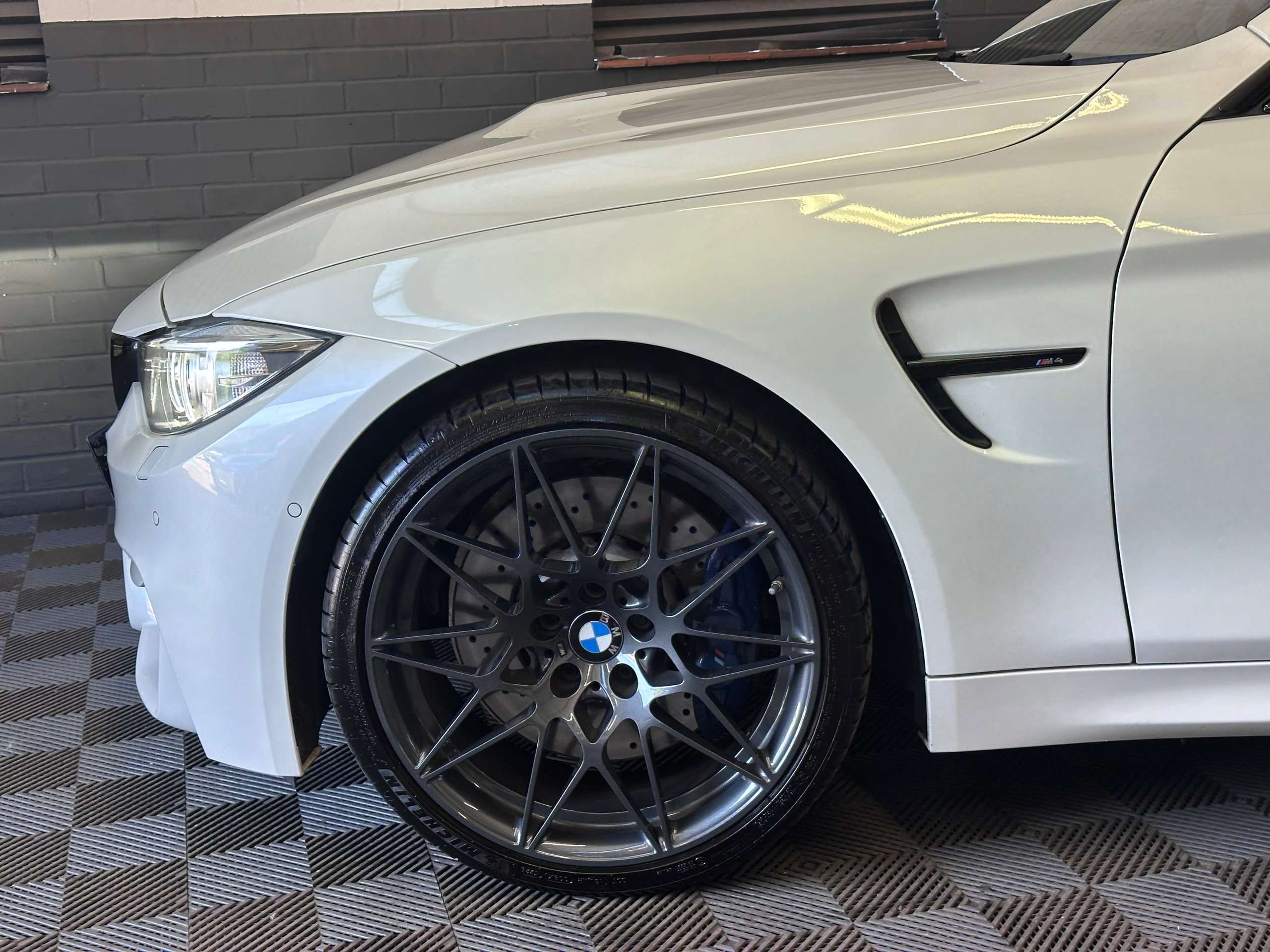 2017 BMW M4 2017 BMW M4