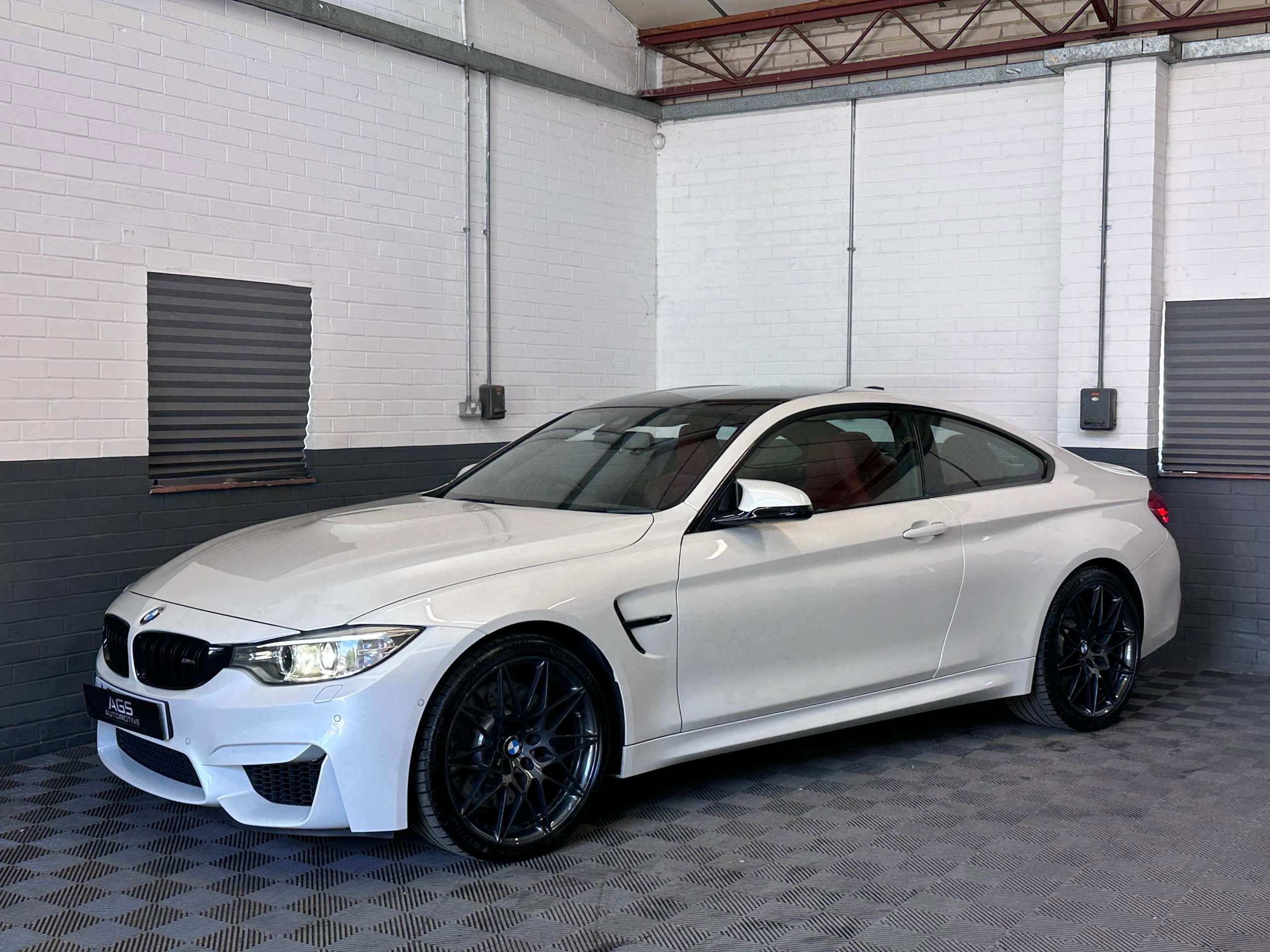 2017 BMW M4 2017 BMW M4