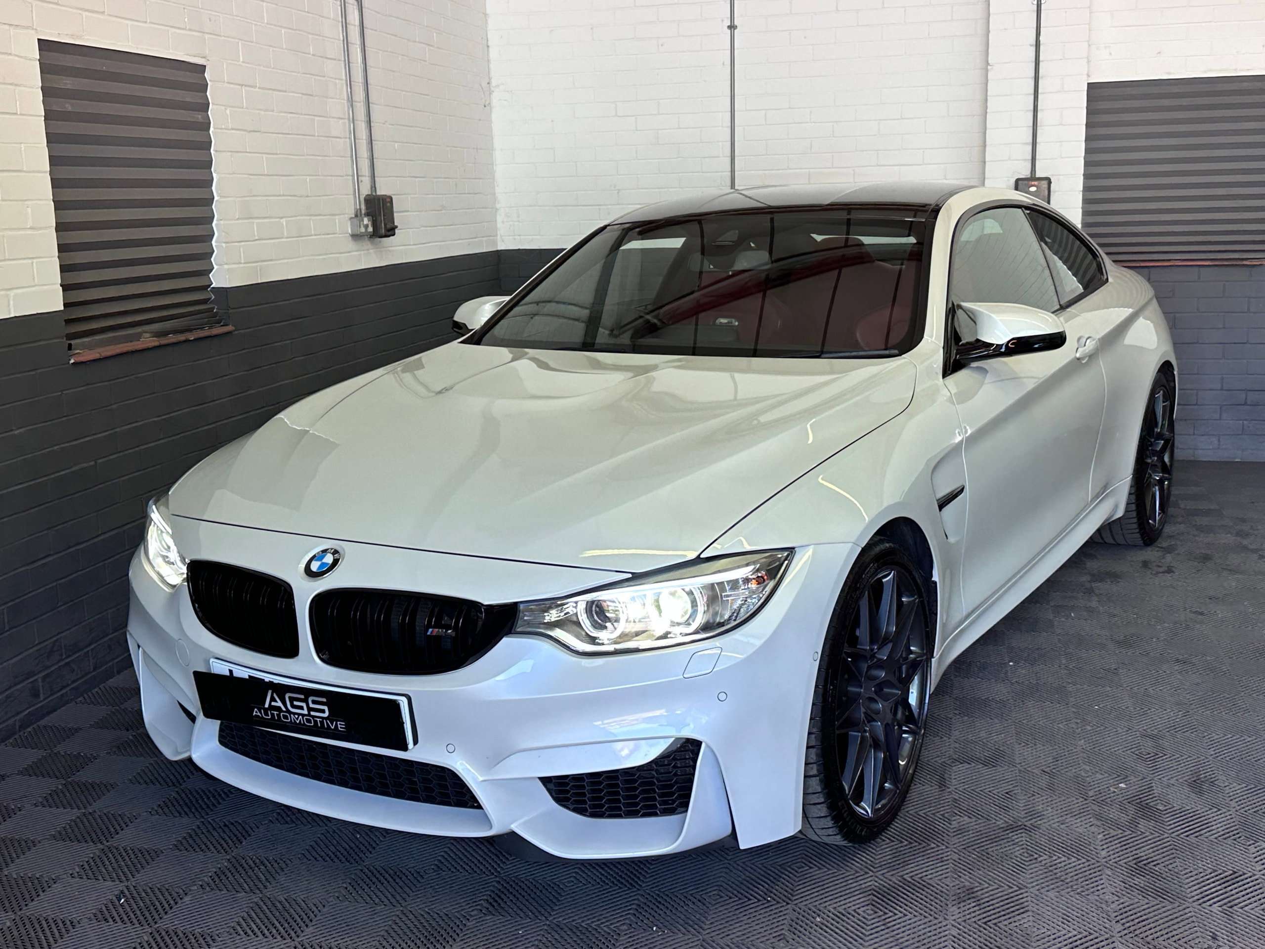 2017 BMW M4 2017 BMW M4