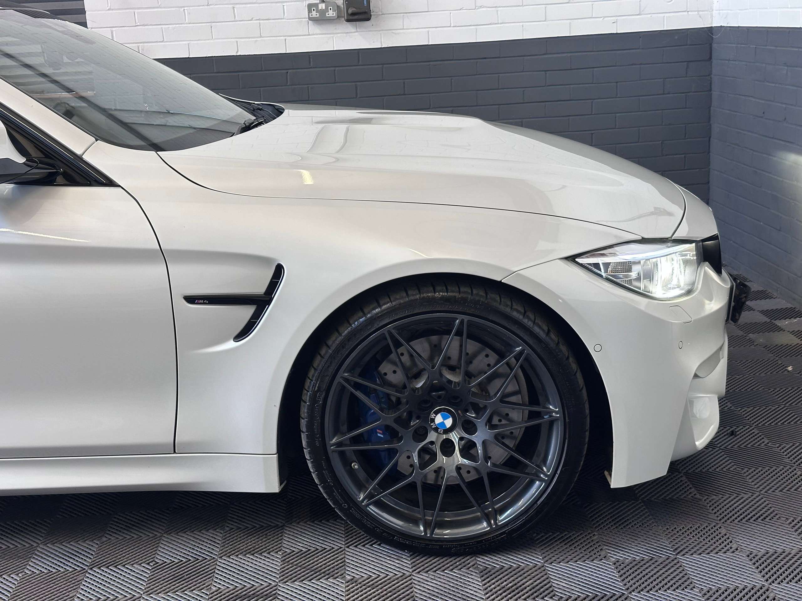 2017 BMW M4 2017 BMW M4