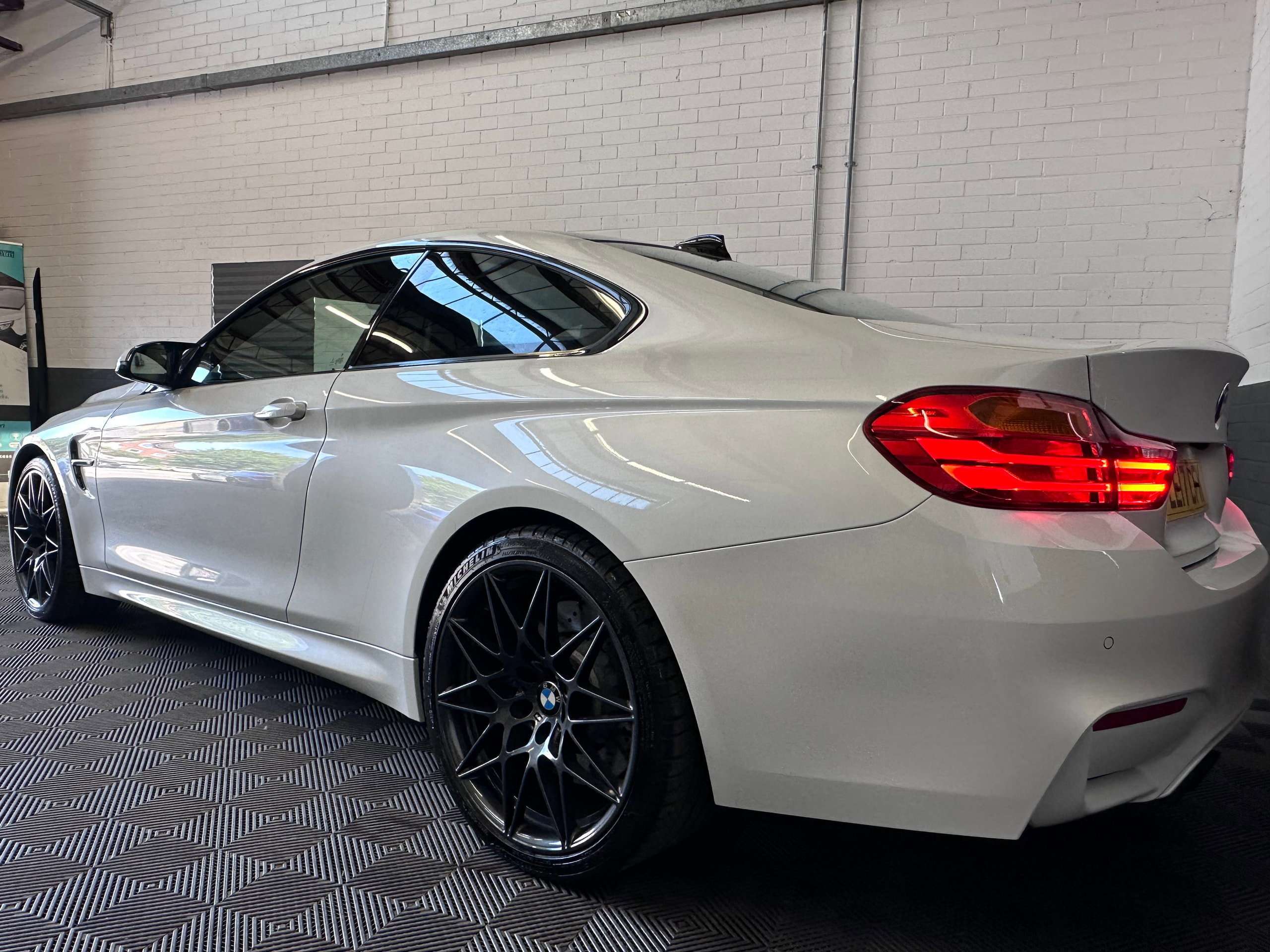 2017 BMW M4 2017 BMW M4