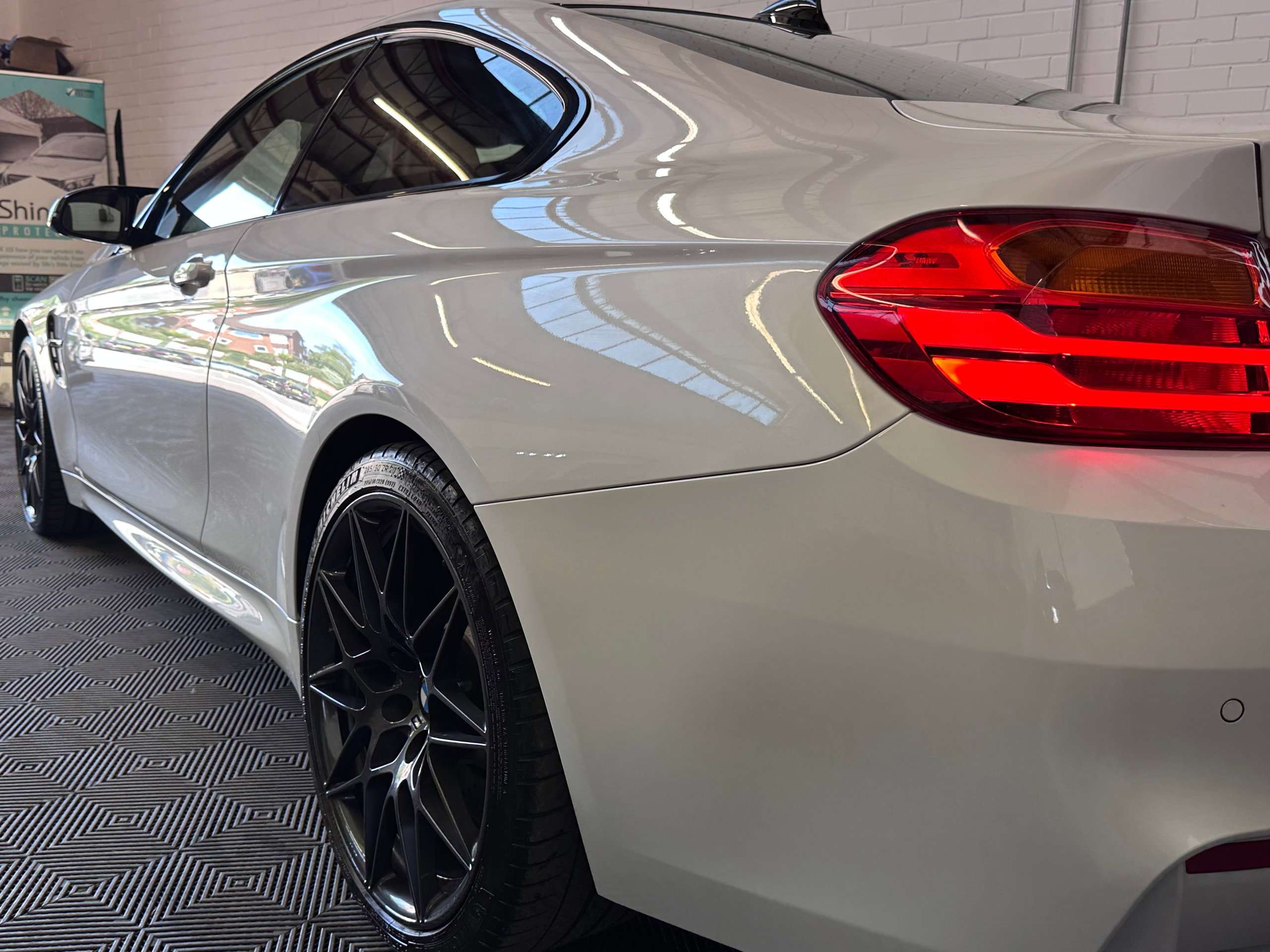 2017 BMW M4 2017 BMW M4