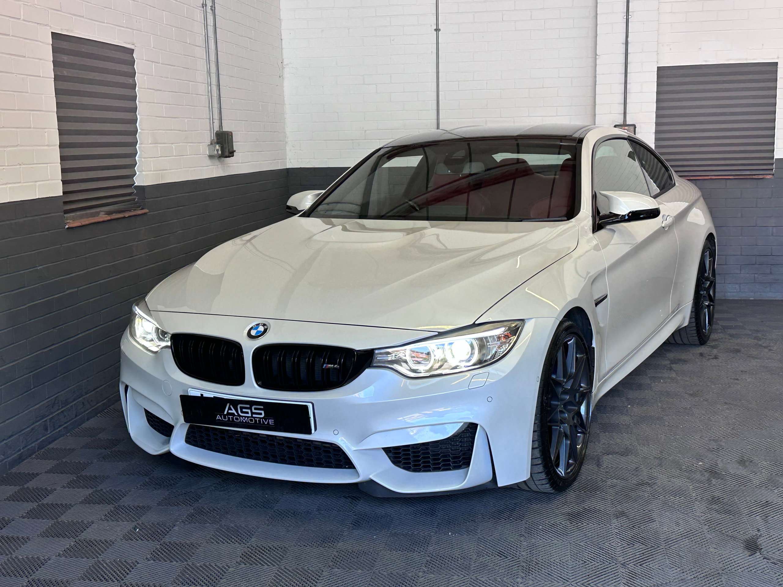 2017 BMW M4 2017 BMW M4